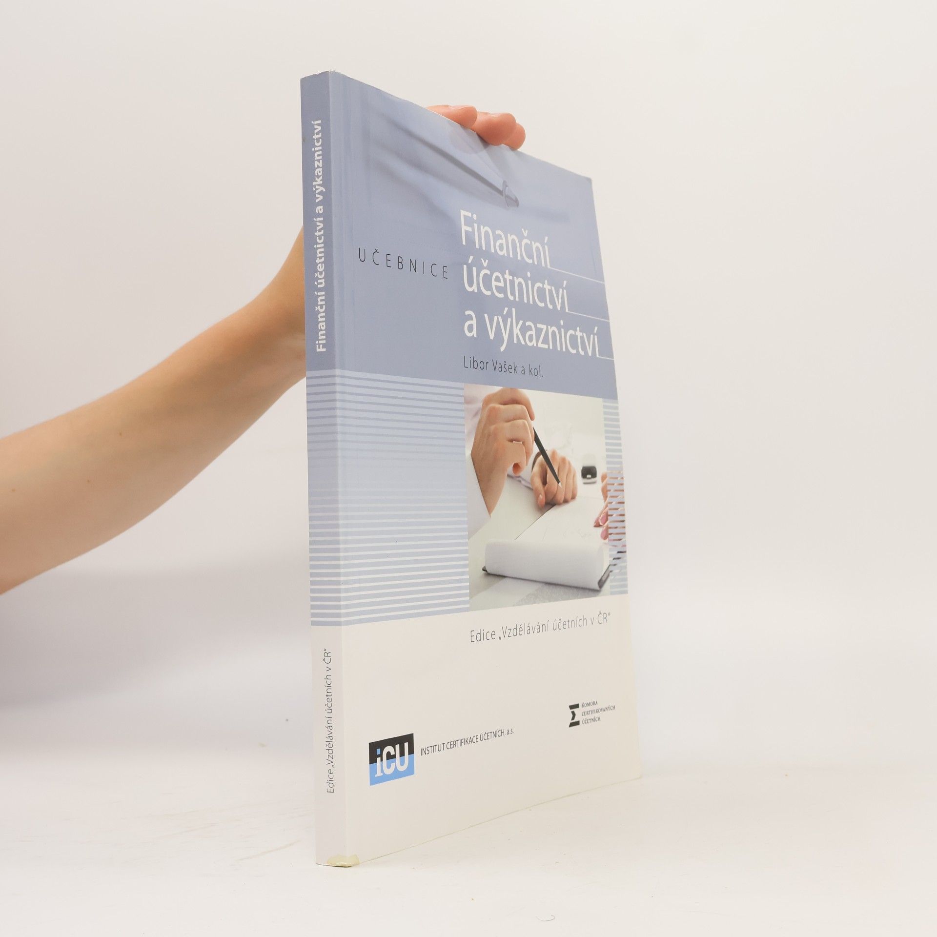 Various authors Finanční účetnictví a výkaznictví