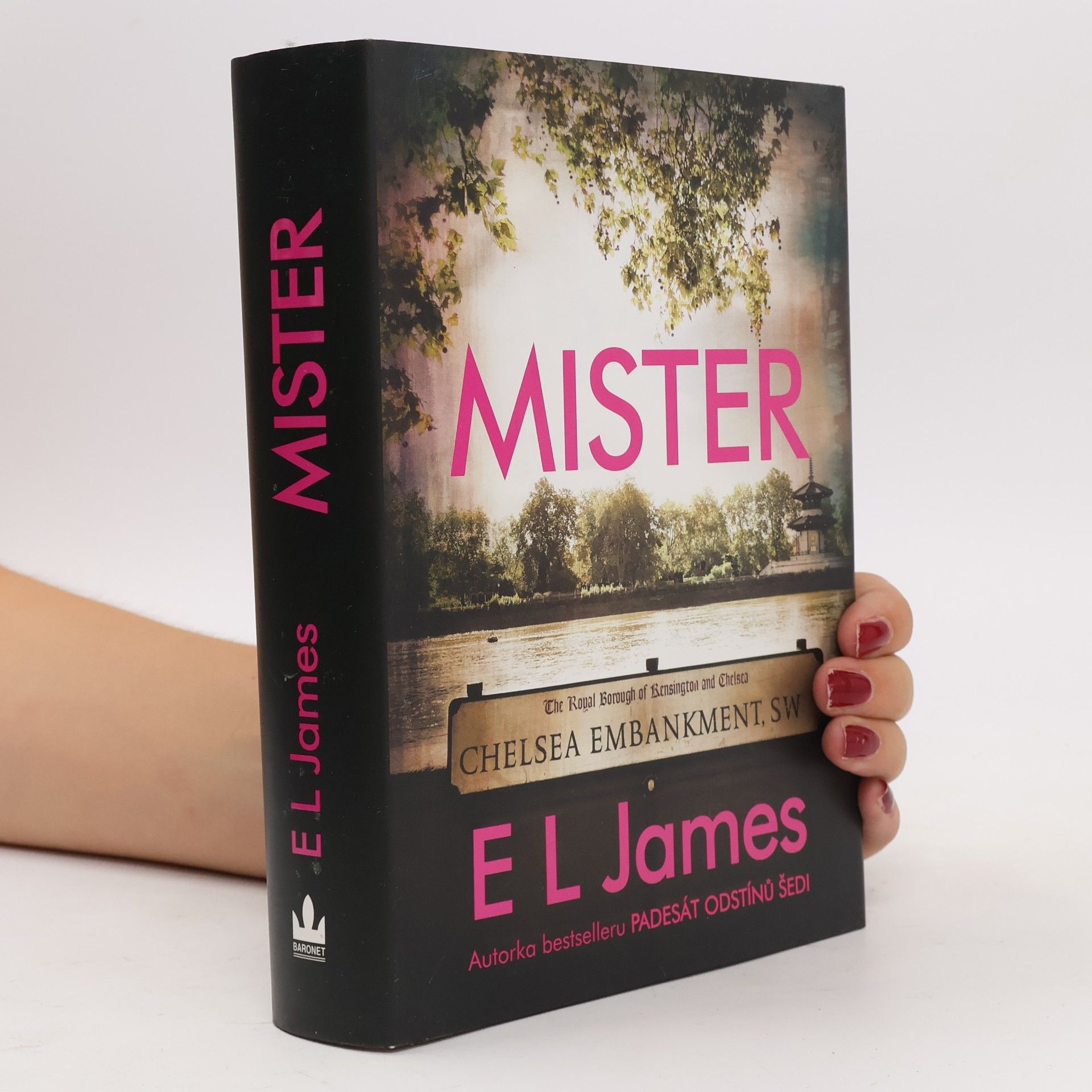 E L James Mister