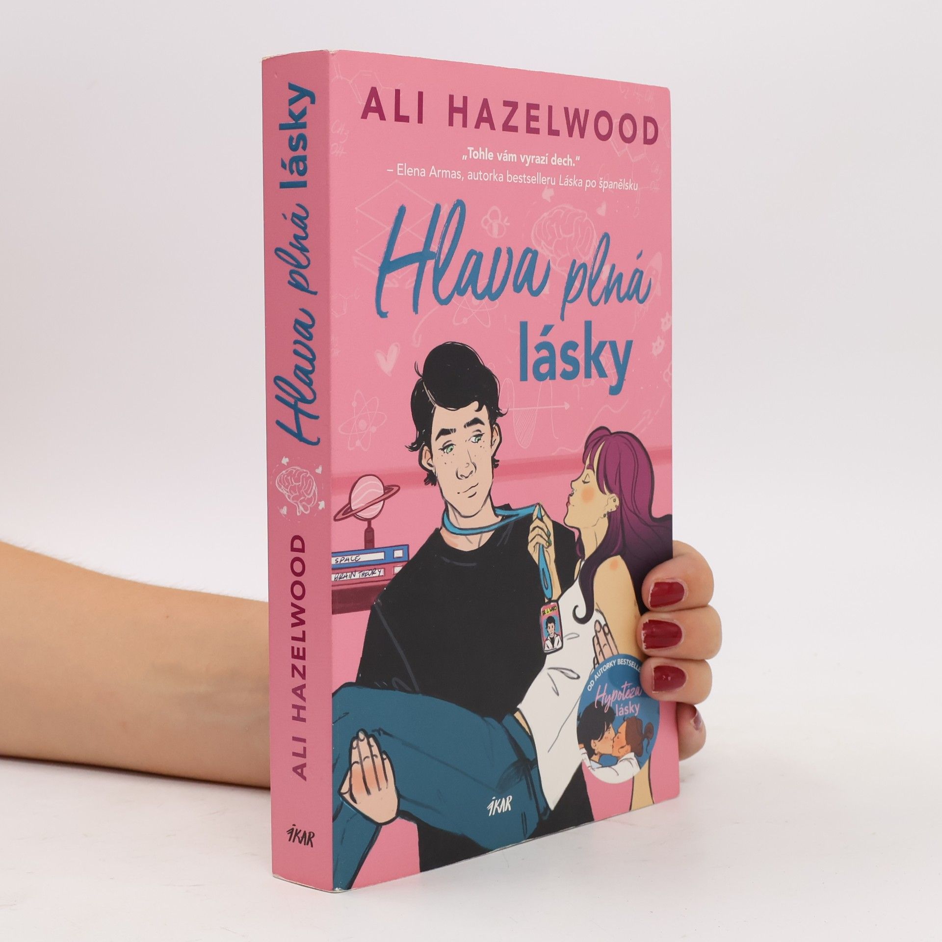 Ali Hazelwood Hlava plná lásky