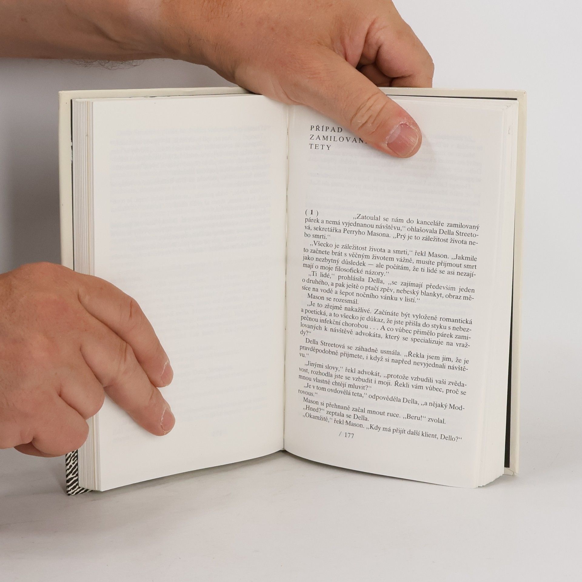 Erle Stanley Gardner Případ sametových drápků a Zamilované tety