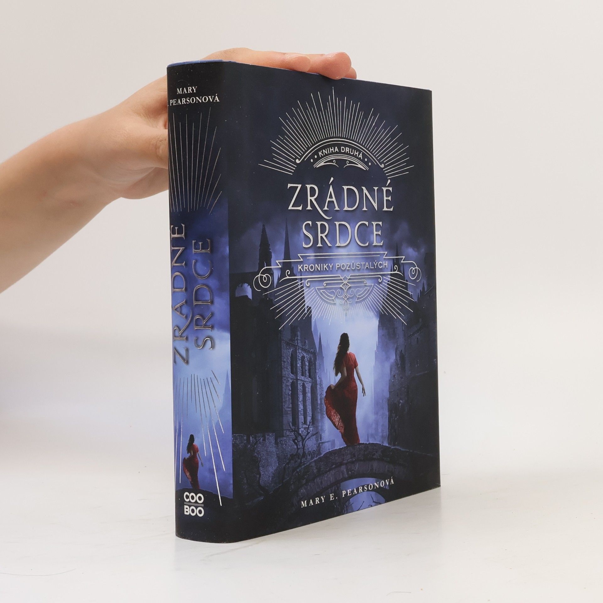 Mary E. Pearson Kroniky pozůstalých: Zrádné srdce. Kniha druhá