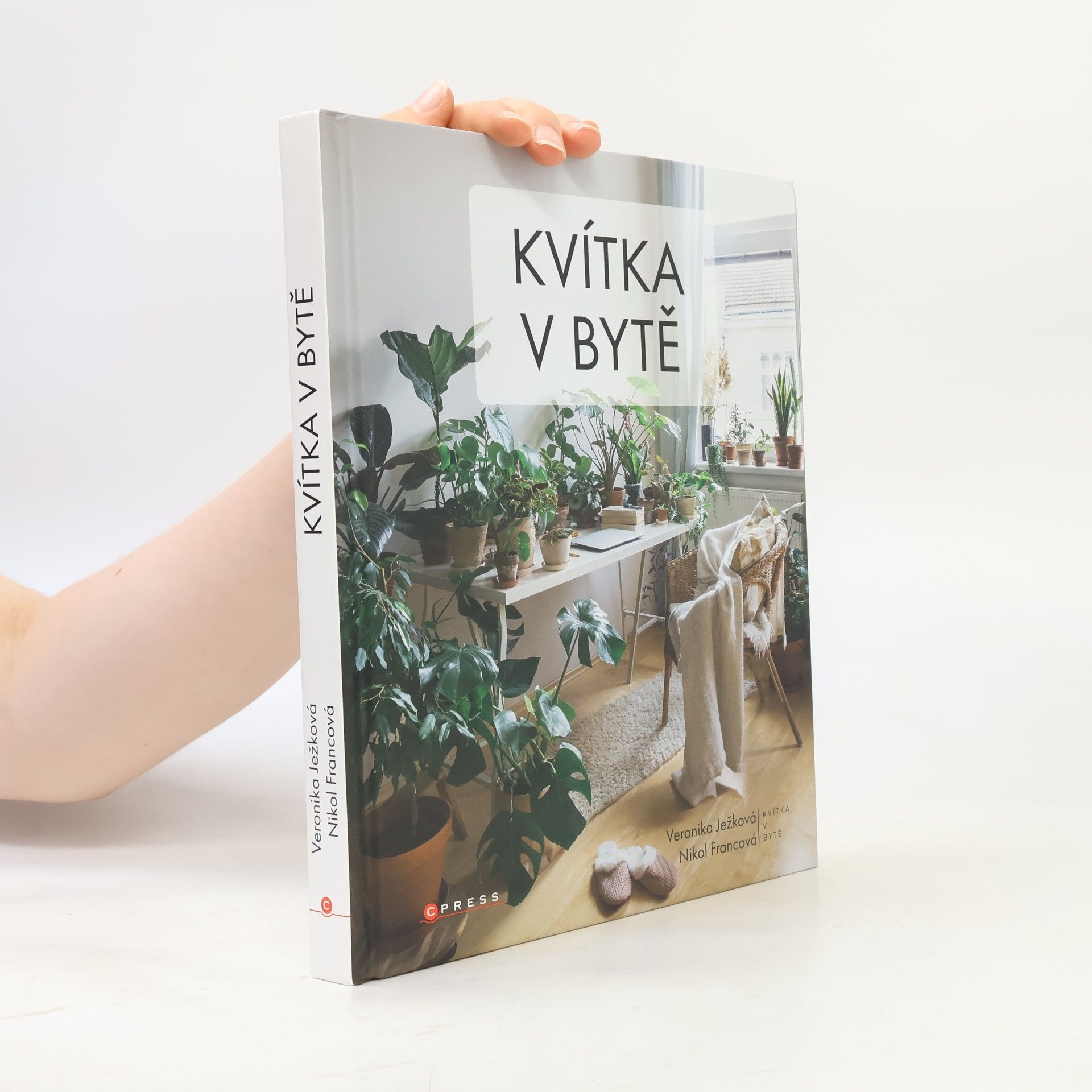 Nikol Francová Kvítka v bytě