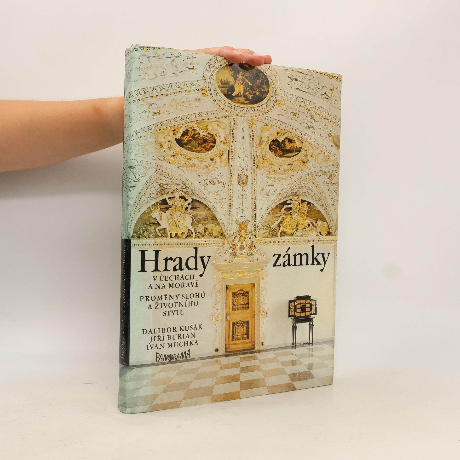 Jiří Burian Hrady a zámky v Čechách a na Moravě. Proměny slohů a životního stylu