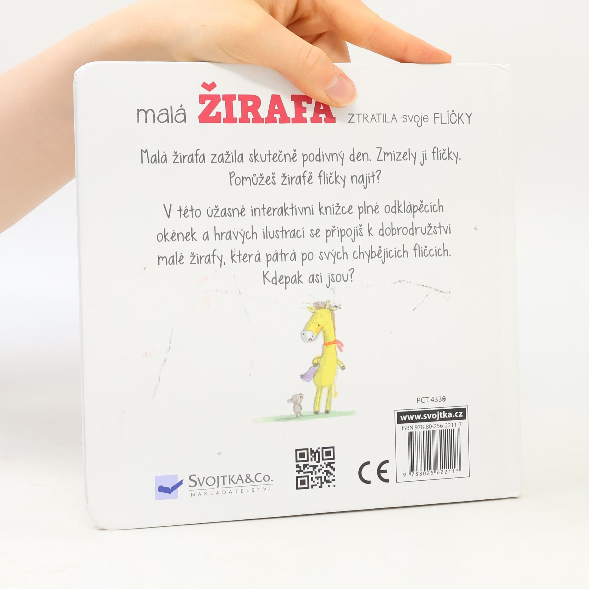 Jedda Robaard Malá žirafa ztratila svoje flíčky