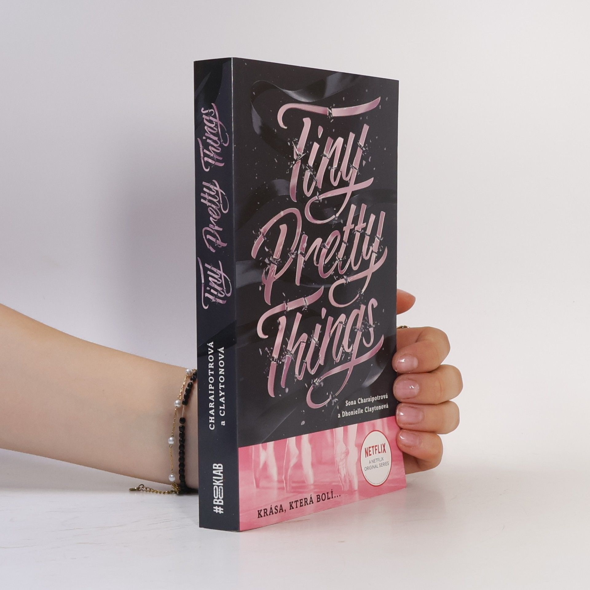Sona Charaipotra Tiny pretty things