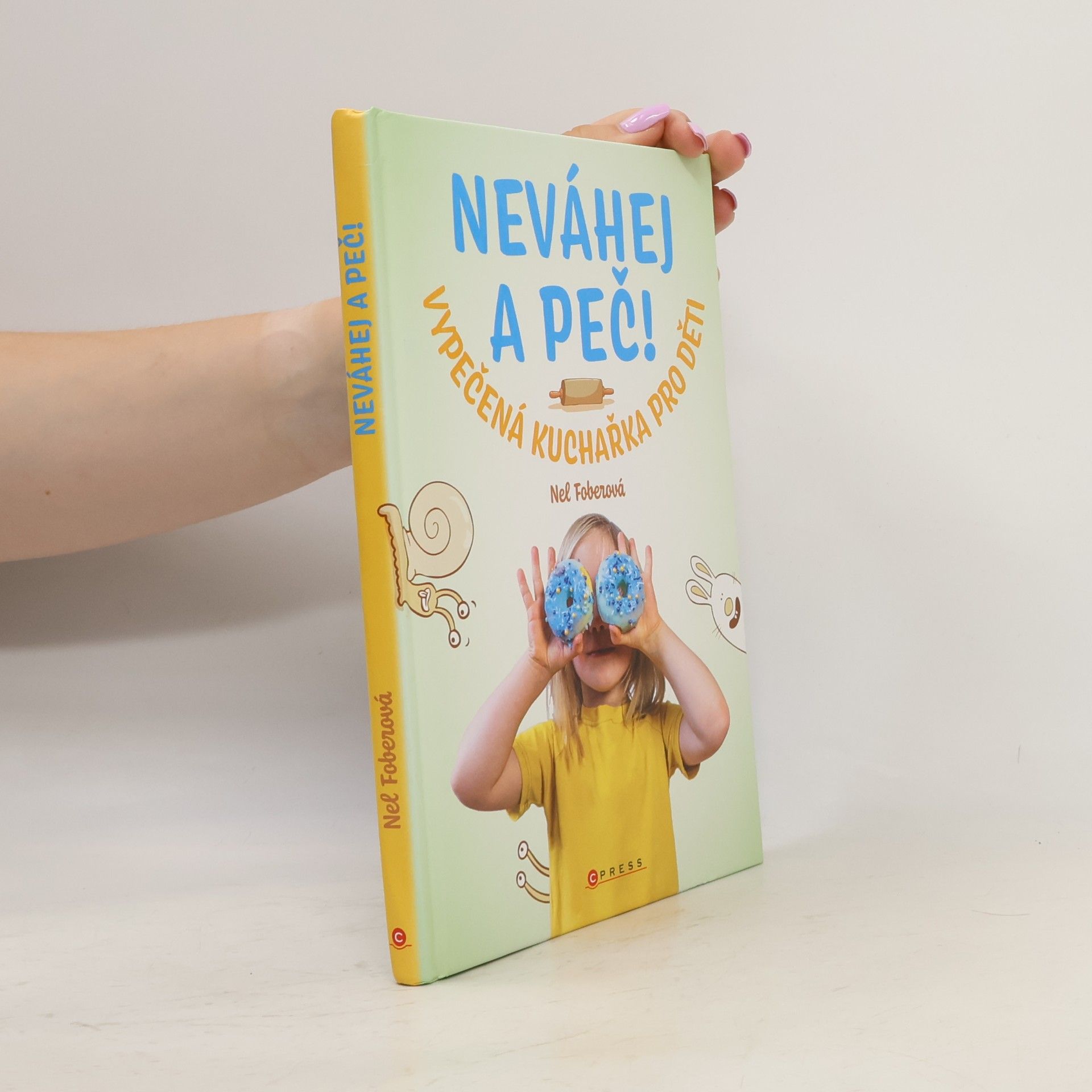 Nela Foberová Neváhej a peč! : vypečená kuchařka pro děti