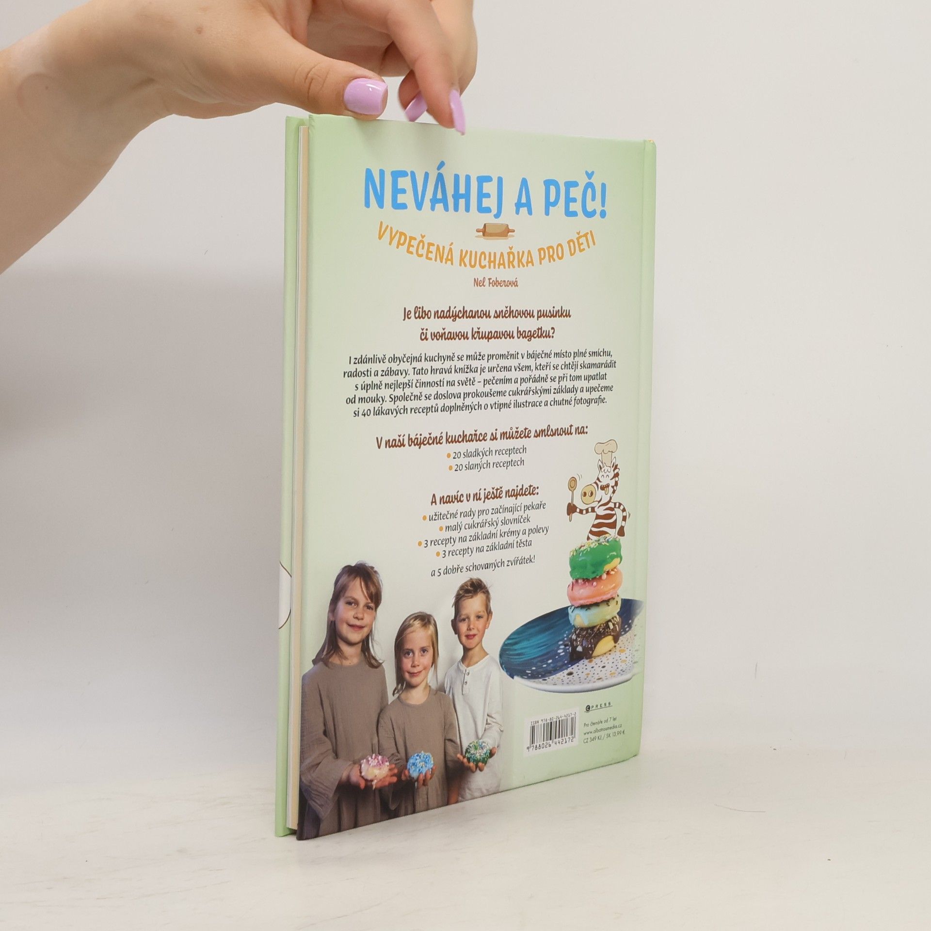 Nela Foberová Neváhej a peč! : vypečená kuchařka pro děti