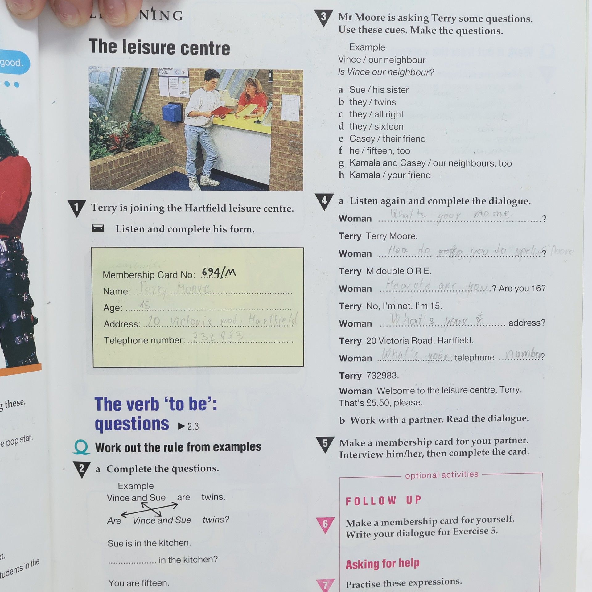 Tom Hutchinson New Hotline: Student's book