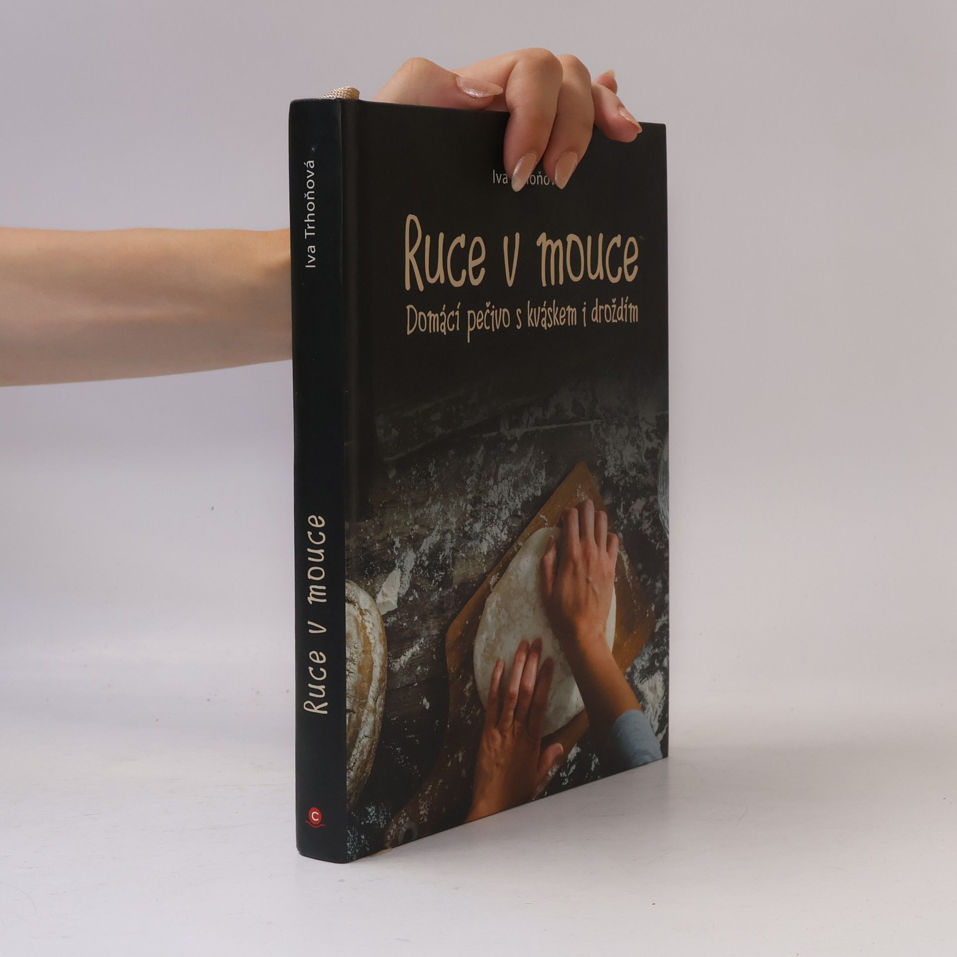 Iva Trhoňová Ruce v mouce