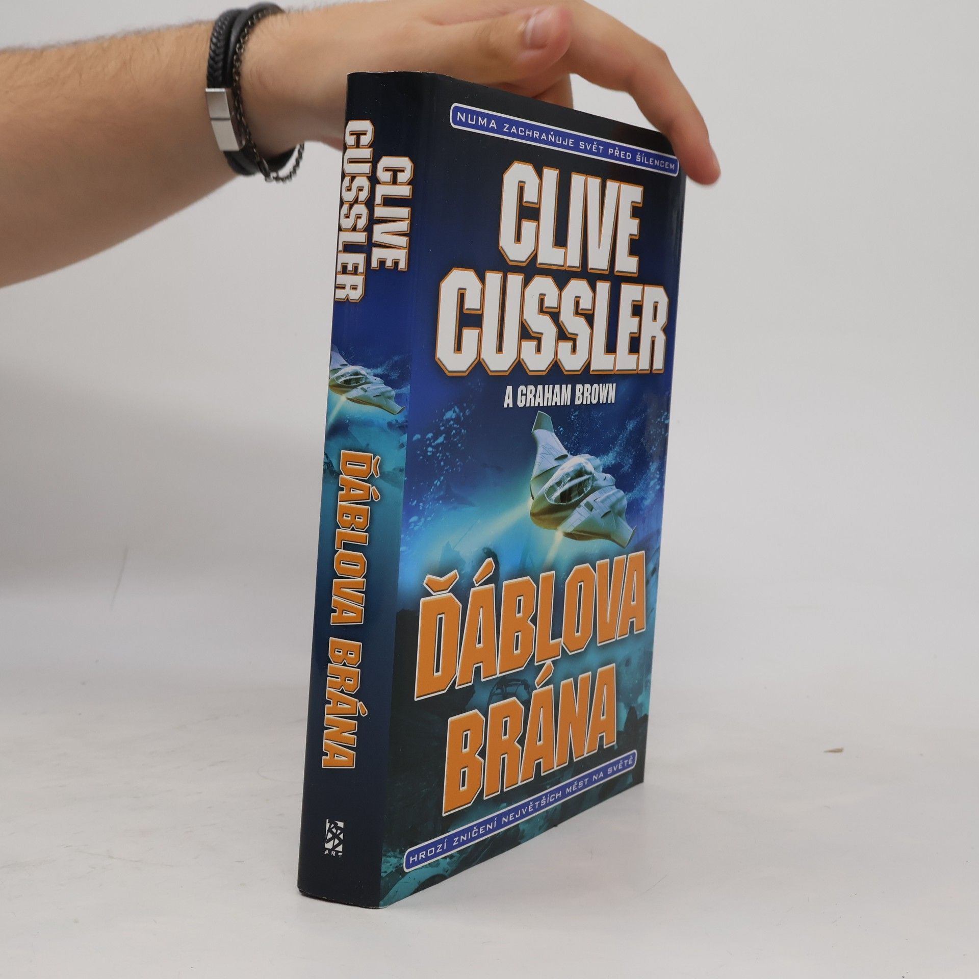 Clive Cussler Ďáblova brána: Román z řady Akta Numa
