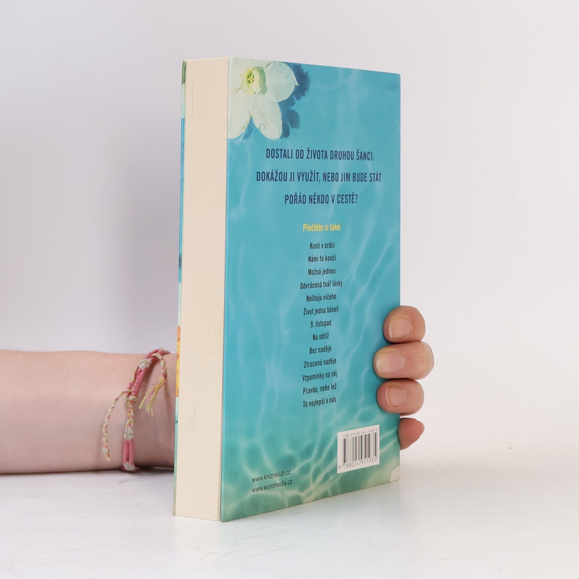 Colleen Hoover Námi to začíná