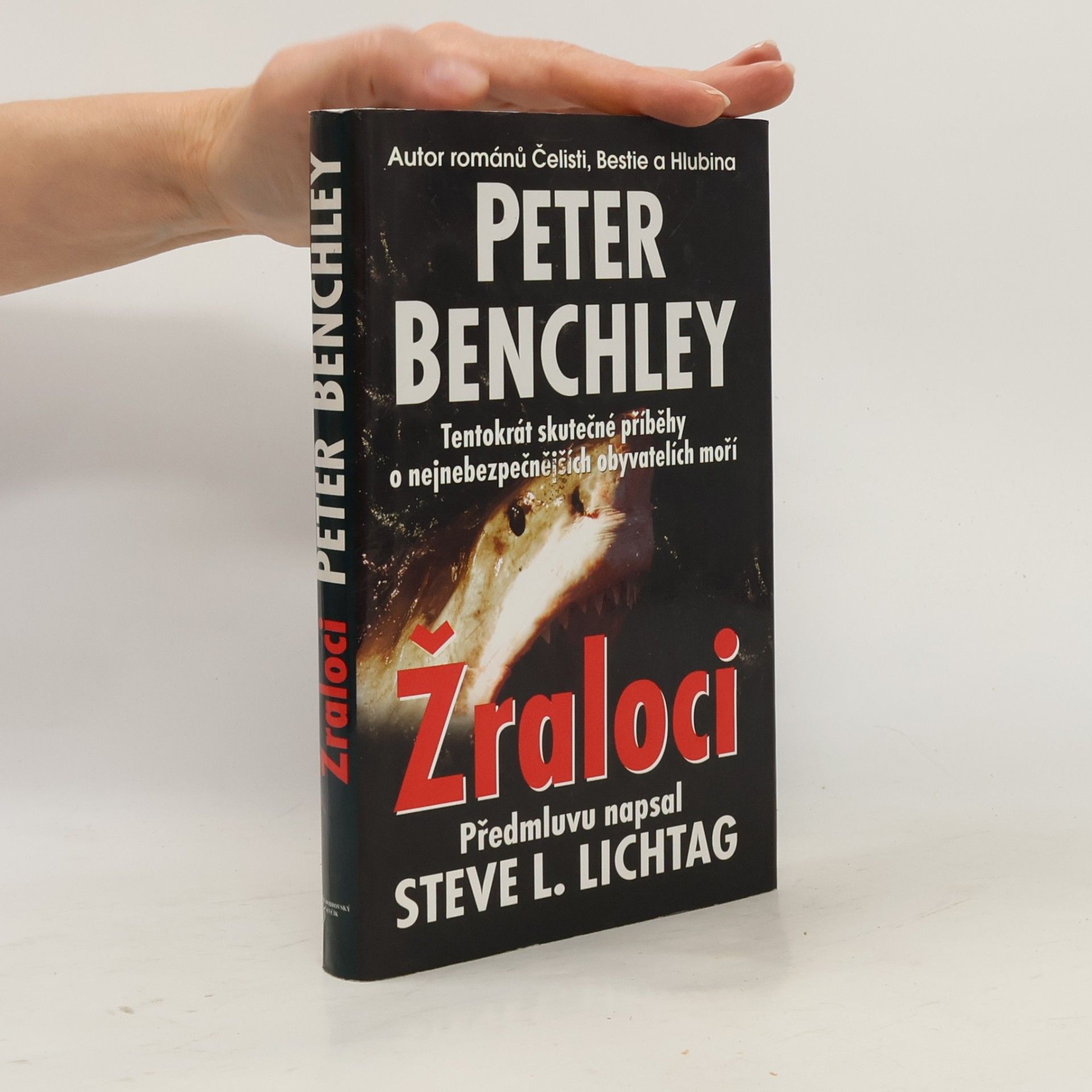 Žraloci : pravdivé příběhy o žralocích a o moři