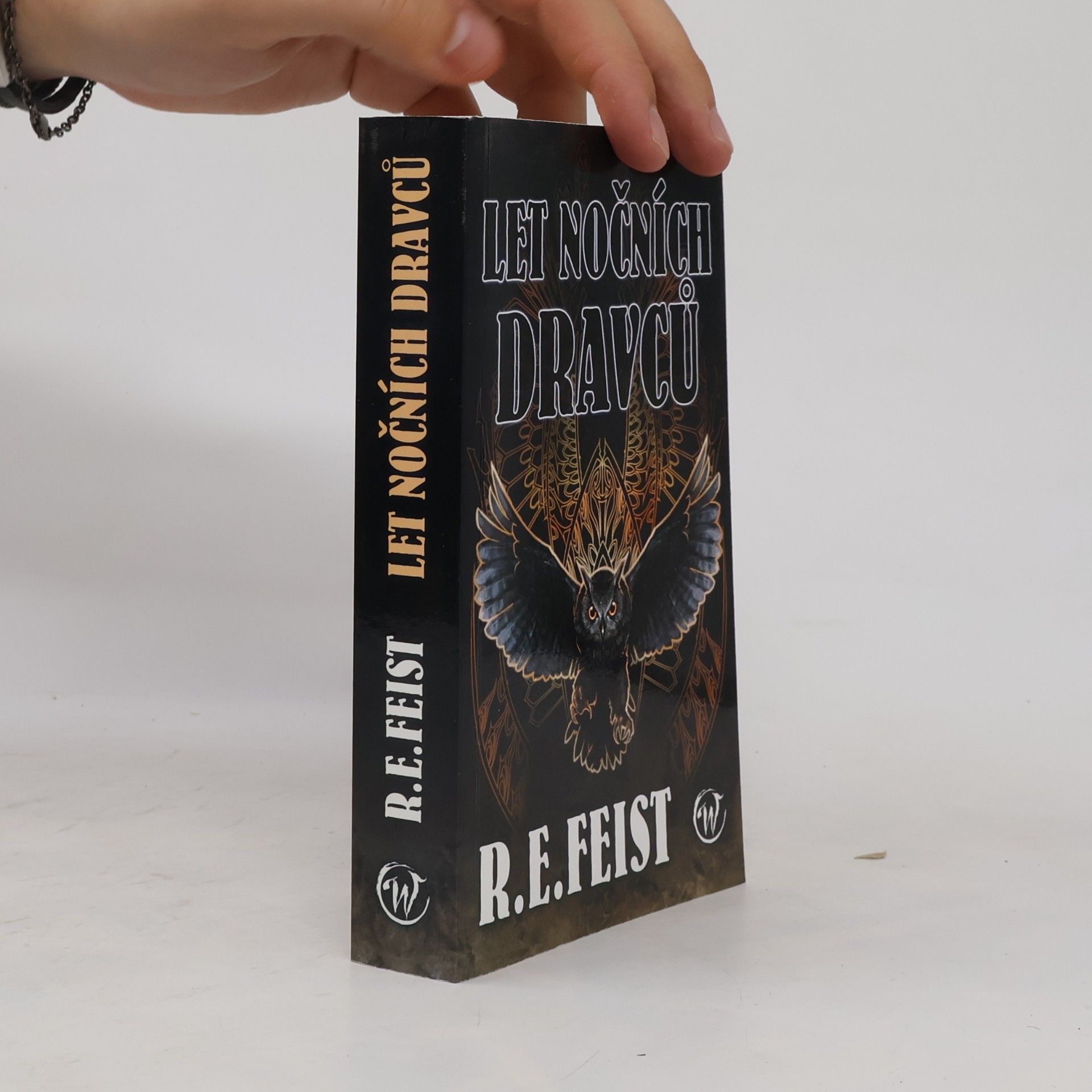 Raymond Feist Let nočních dravců