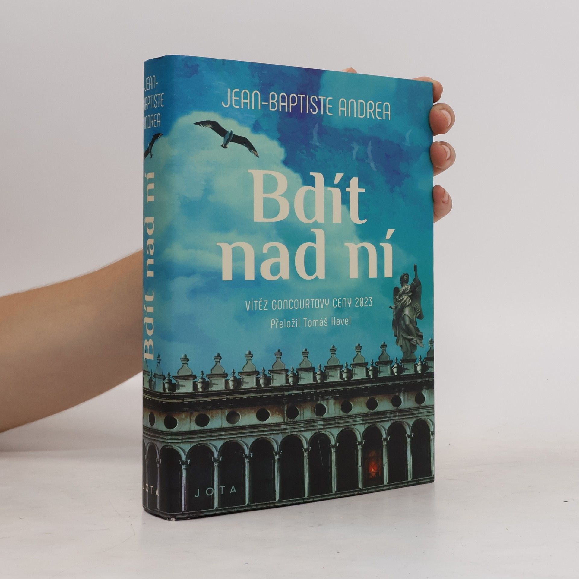 Bdít nad ní