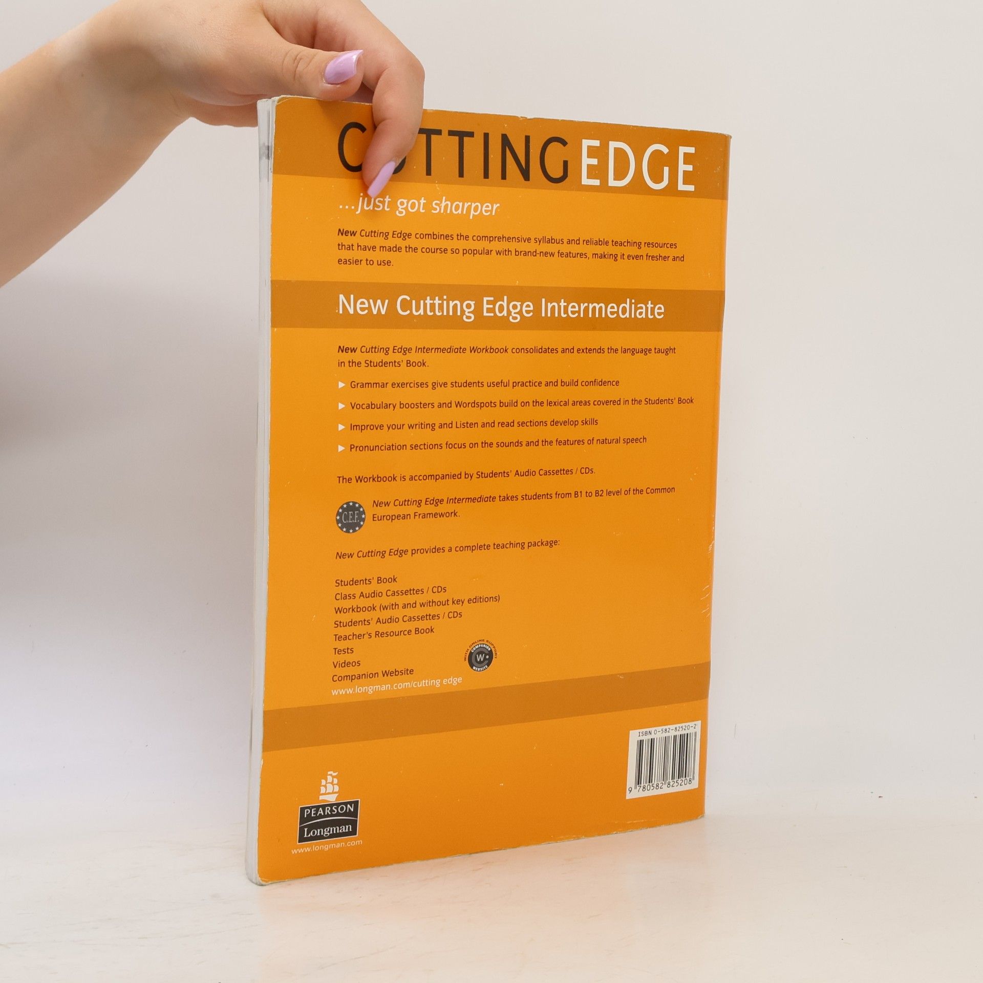 Jane Comyns Carr New Cutting Edge. Intermediate Workbook