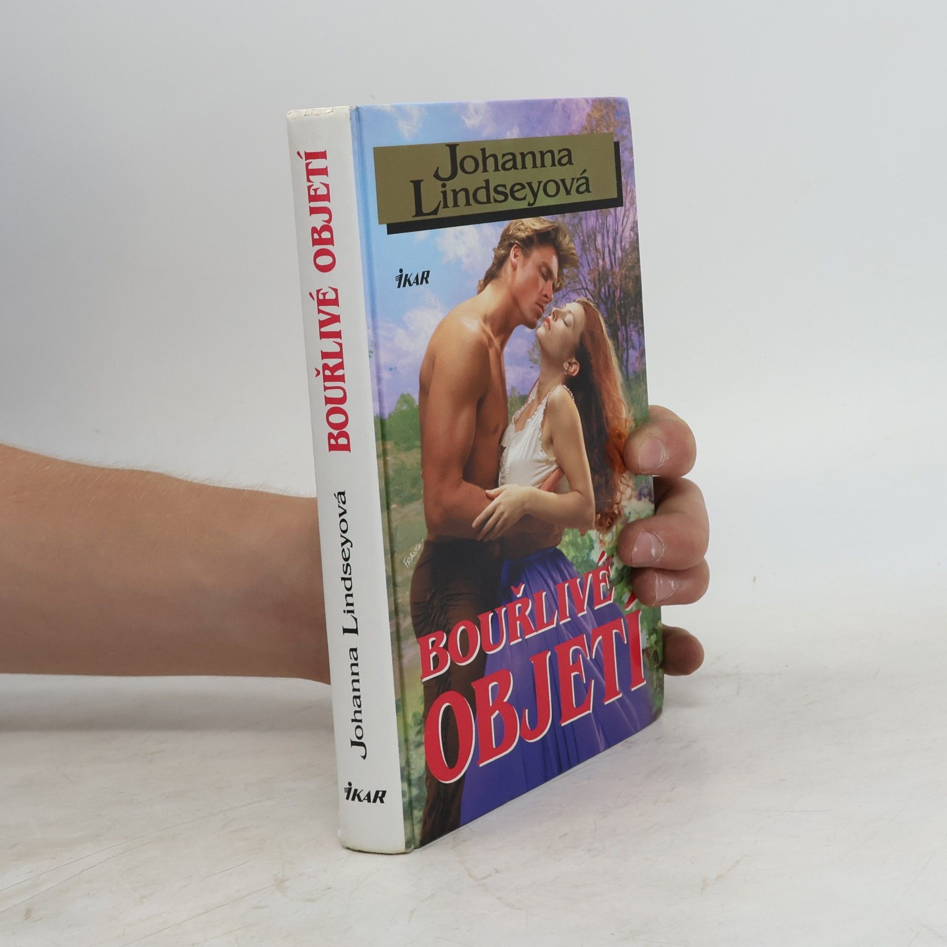 Johanna Lindsey Bouřlivé objetí