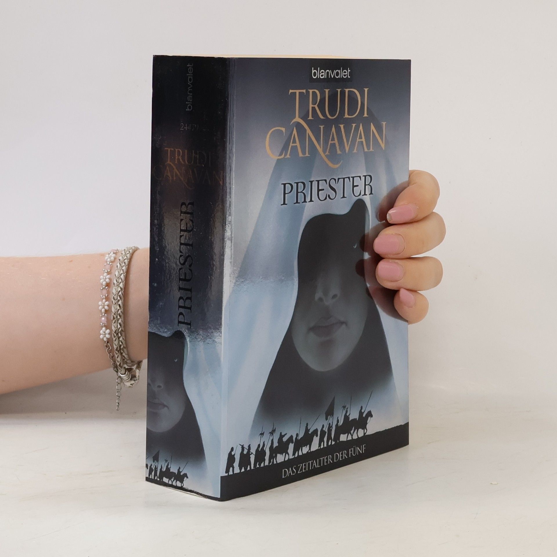 Trudi Canavan Priester
