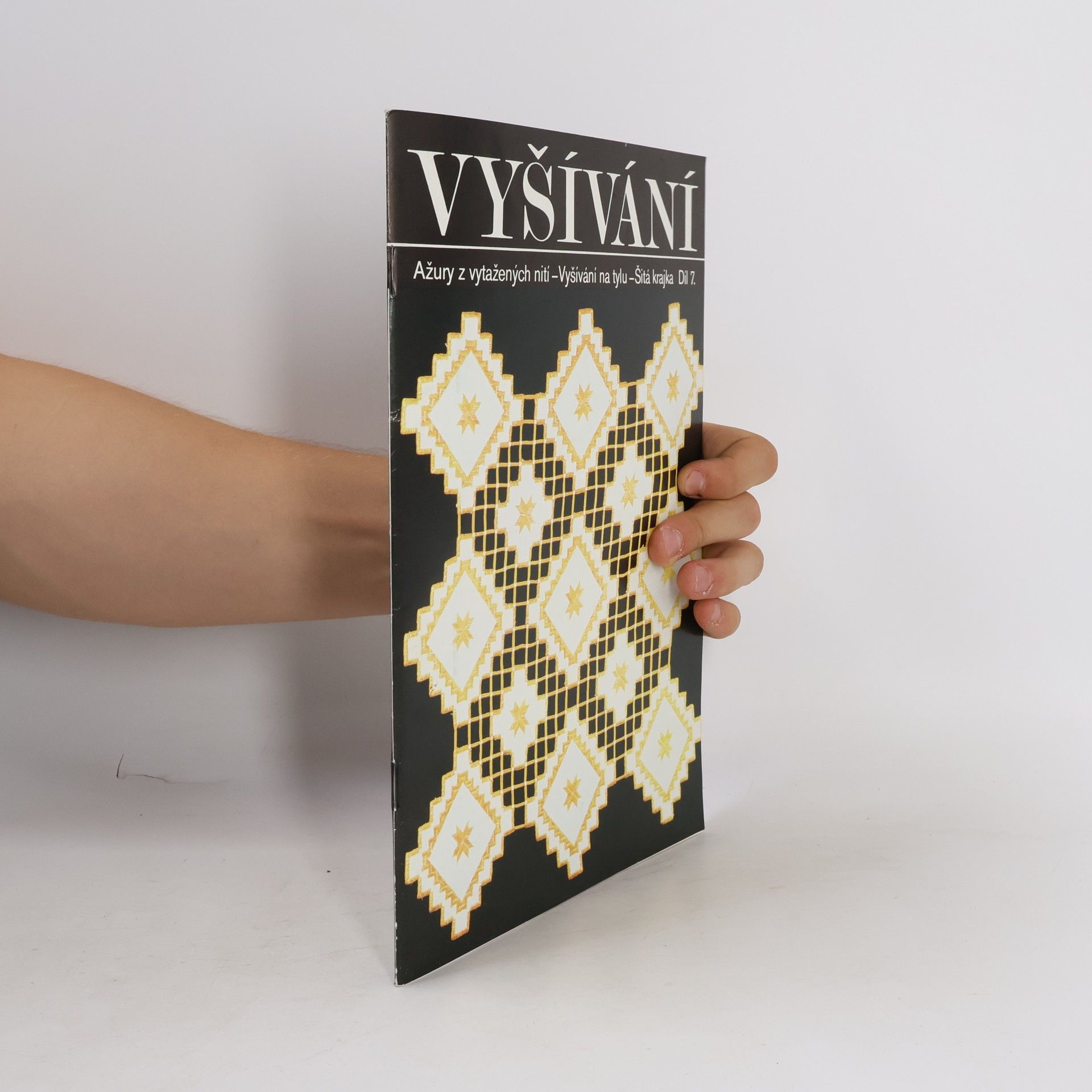 Marie Benešová Vyšívání 7. Ažury z vytažených nití. Vyšívání na tylu. Šitá krajka