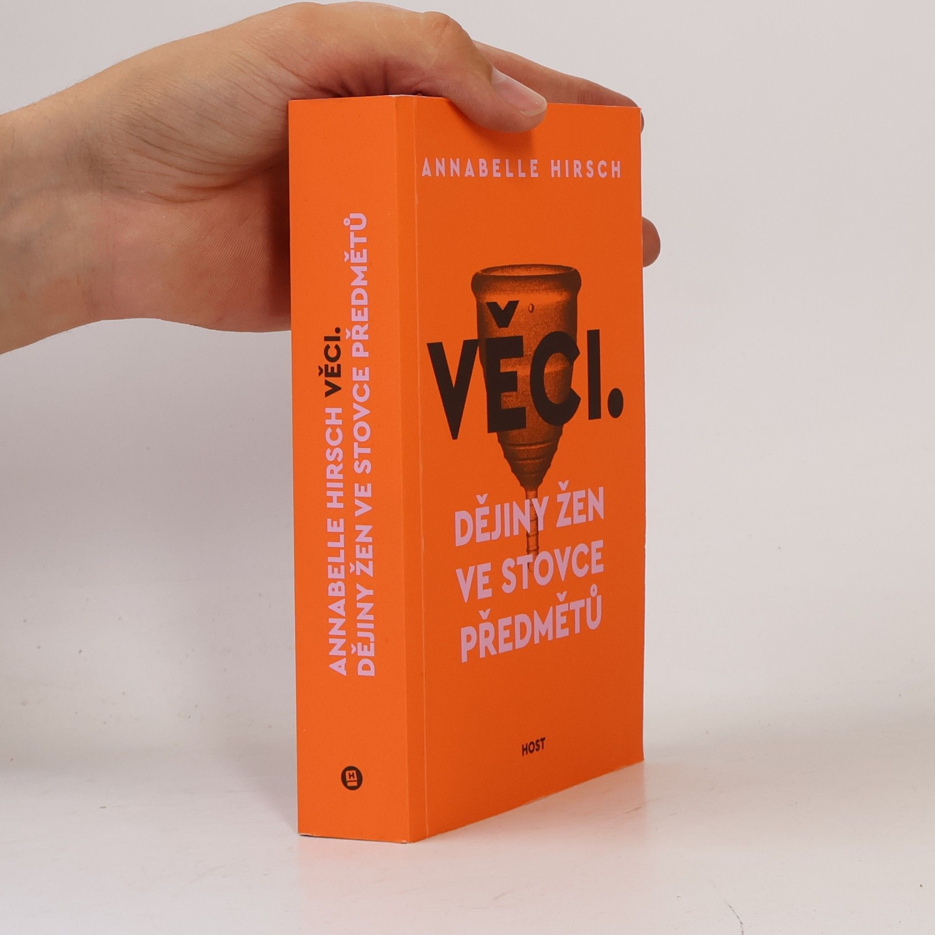 Annabelle Hirsch Věci: Dějiny žen ve stovce předmětů