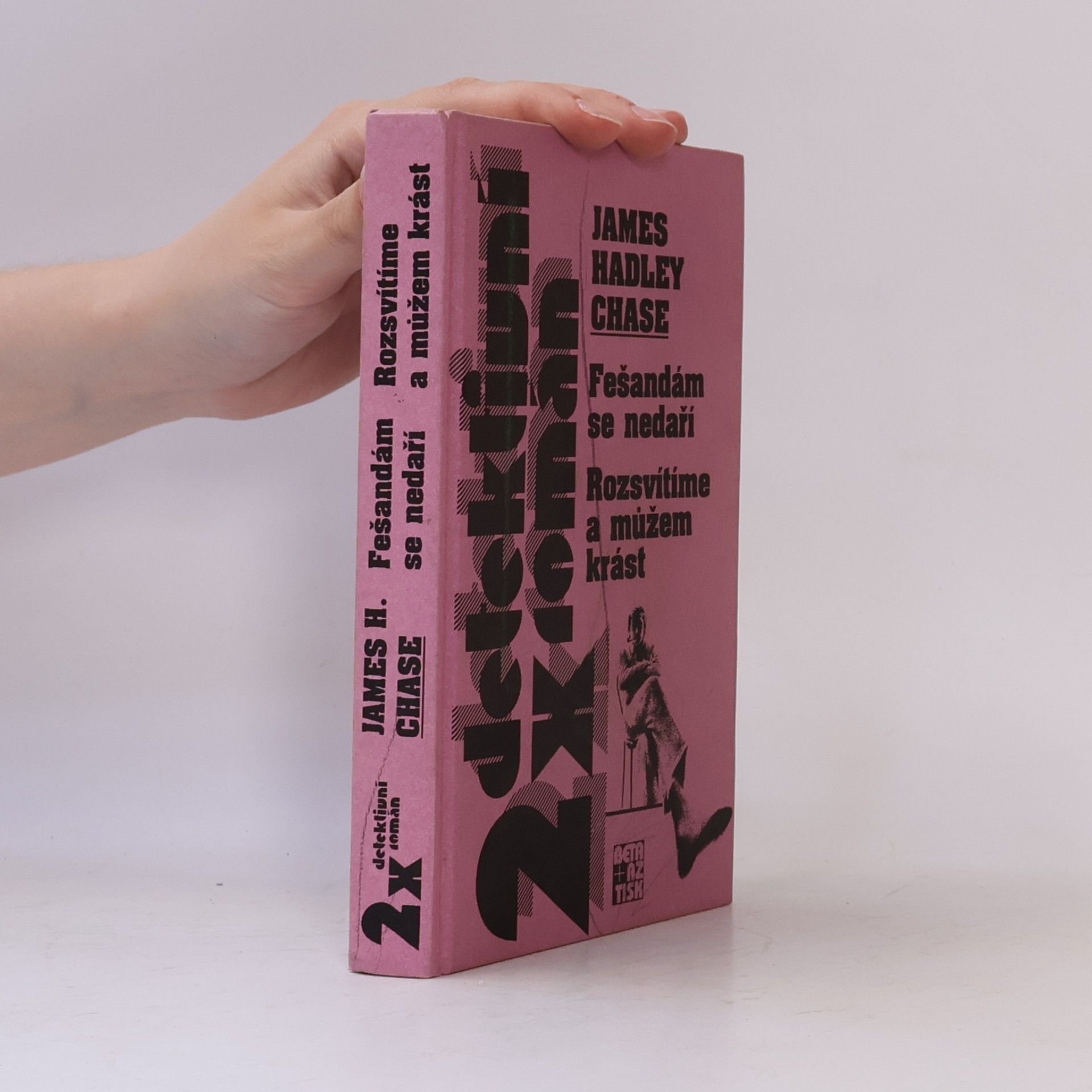 James Hadley Chase Fešandám se nedaří. Rozsvítíme a můžem krást
