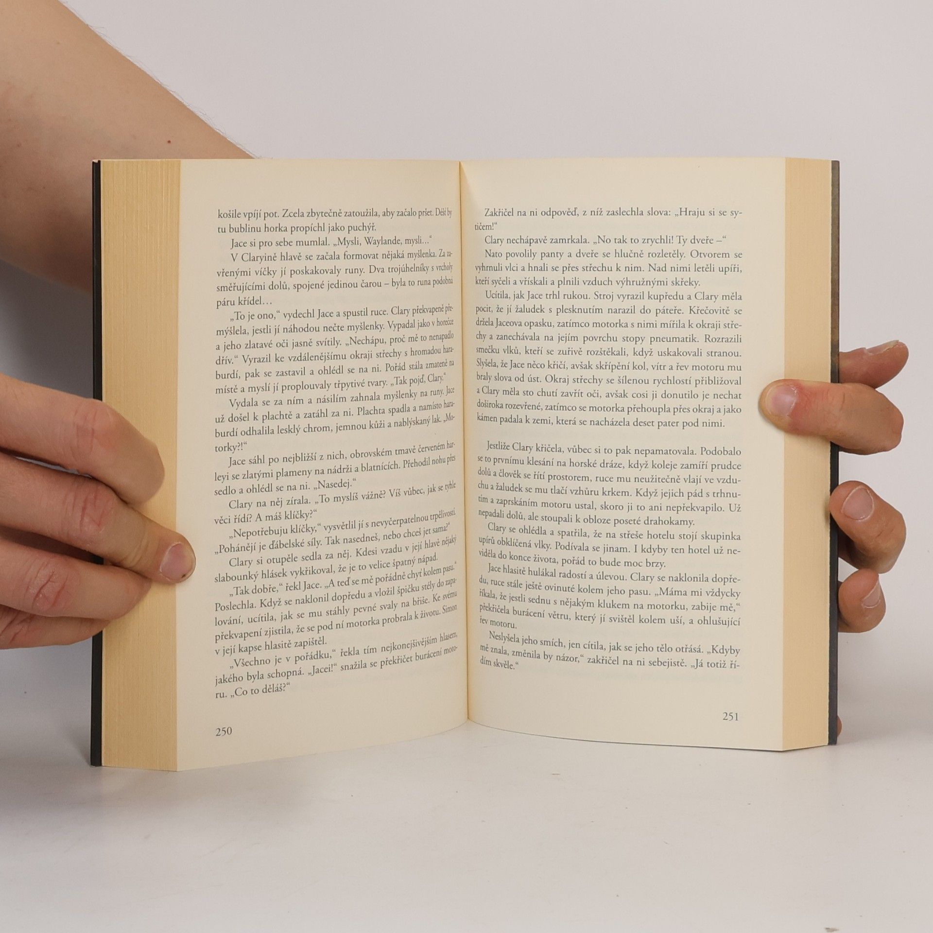 Cassandra Clare Nástroje smrti 1: Město z kostí