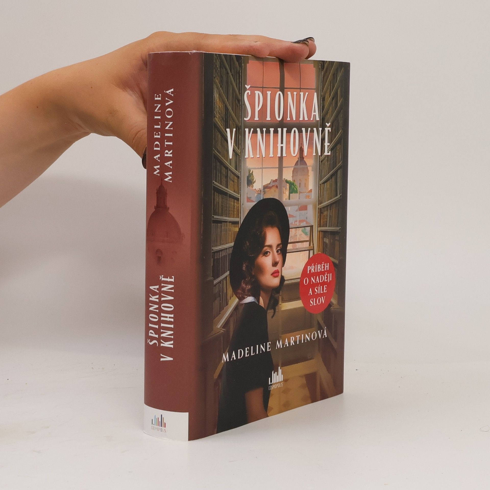 Madeline Martin Špionka v knihovně