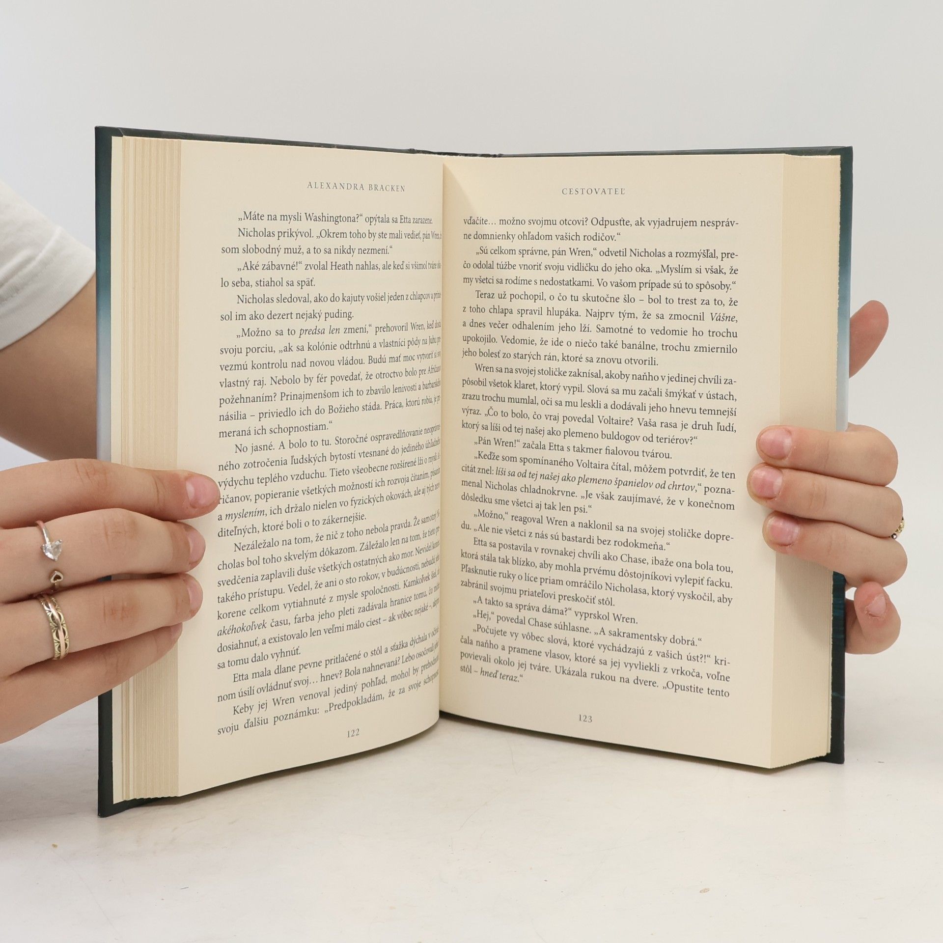 Alexandra Bracken Cestovateľ