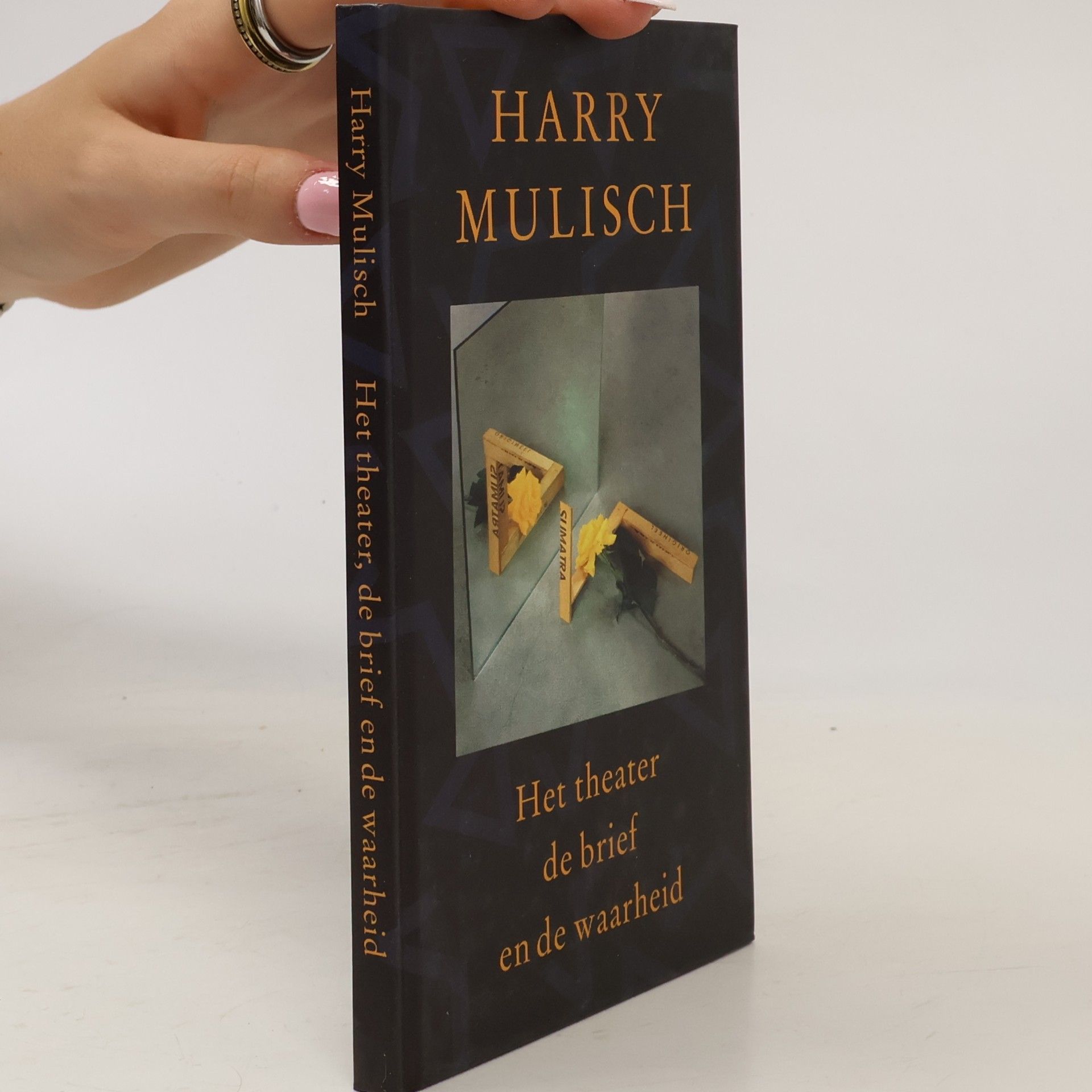 Harry Mulisch Het theater de brief en de waarheid : een tegenspraak