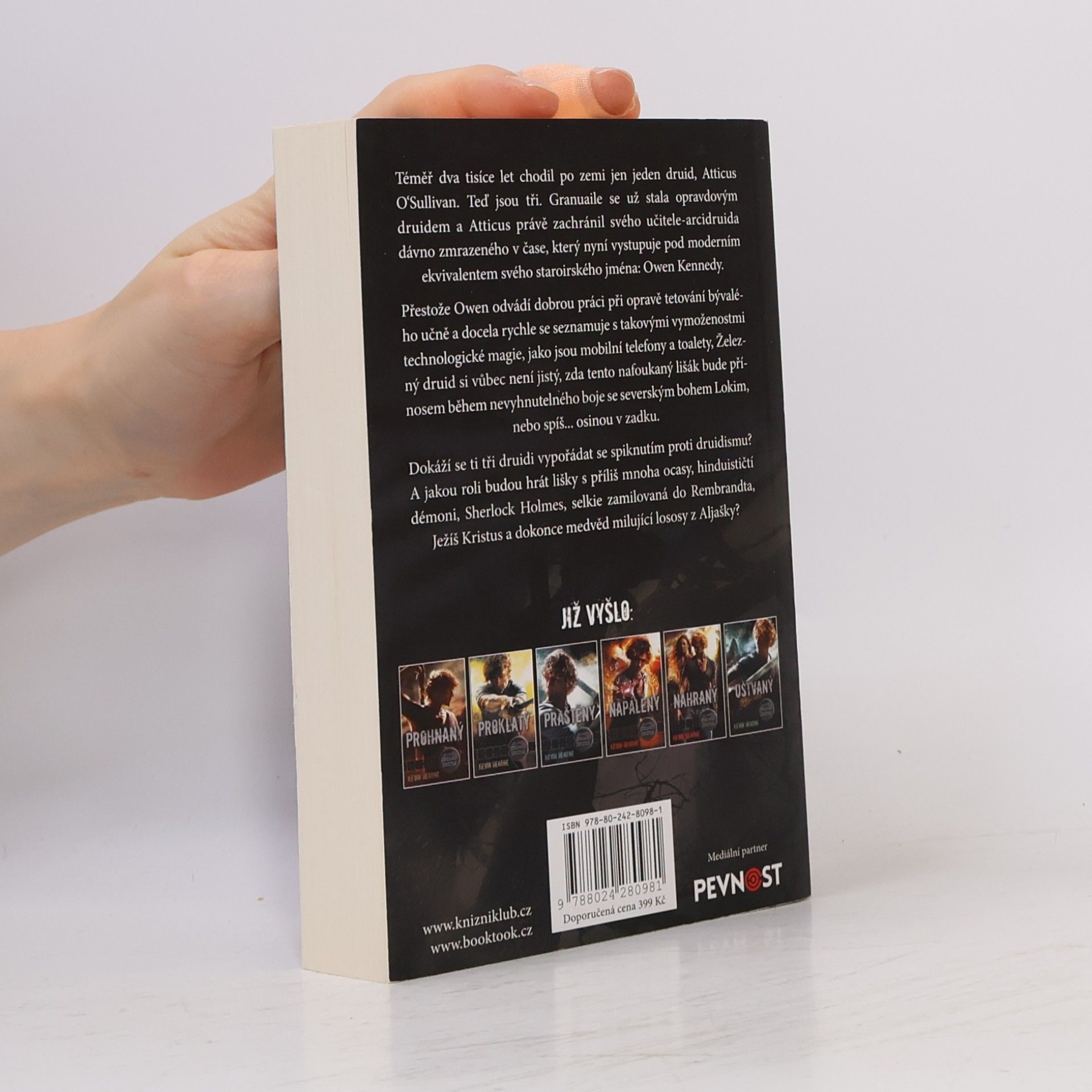Kevin Hearne Zničený : kroniky železného druida