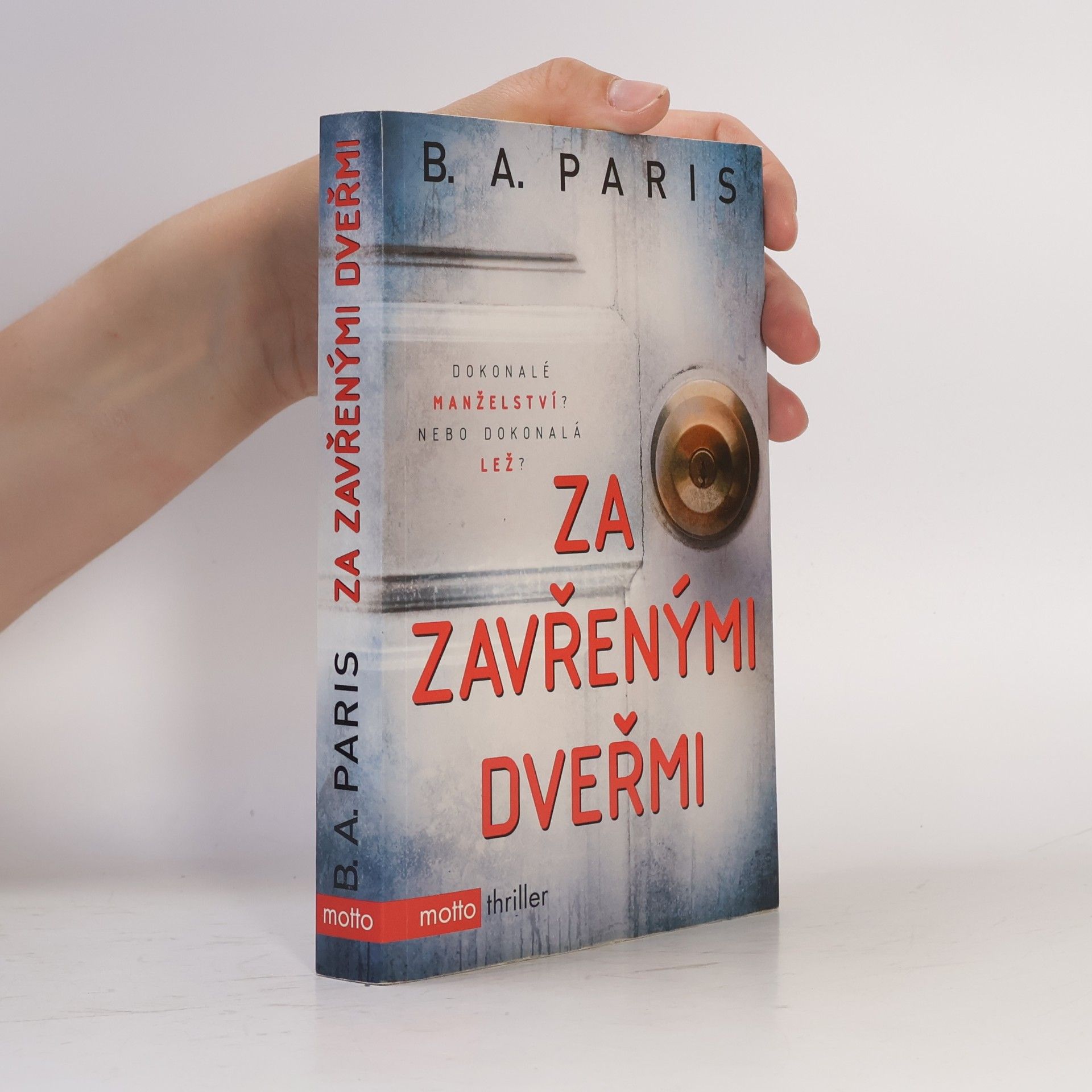 B.A. Paris Za zavřenými dveřmi