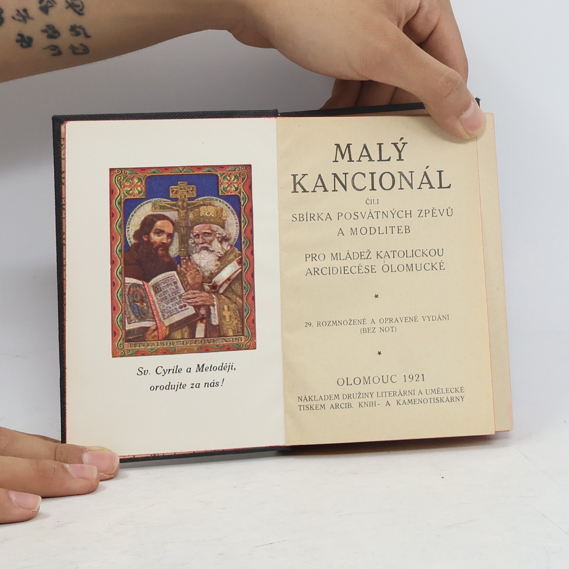 Kolektiv autorů Malý kancionál, čili, Sbírka posvátných zpěvů a modliteb pro mládež katolickou arcidiecése olomoucké