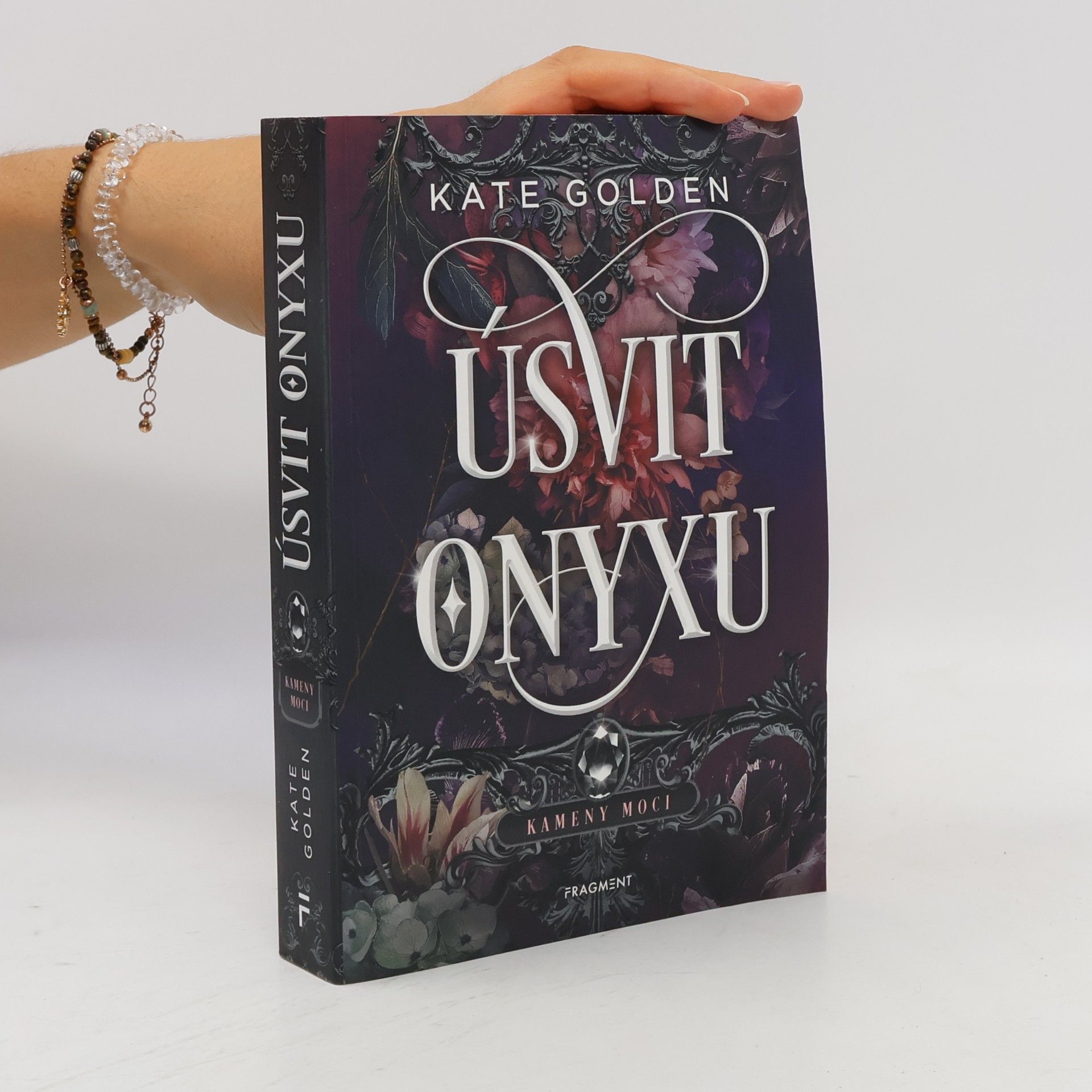 Kate Golden Kameny moci. Úsvit Onyxu