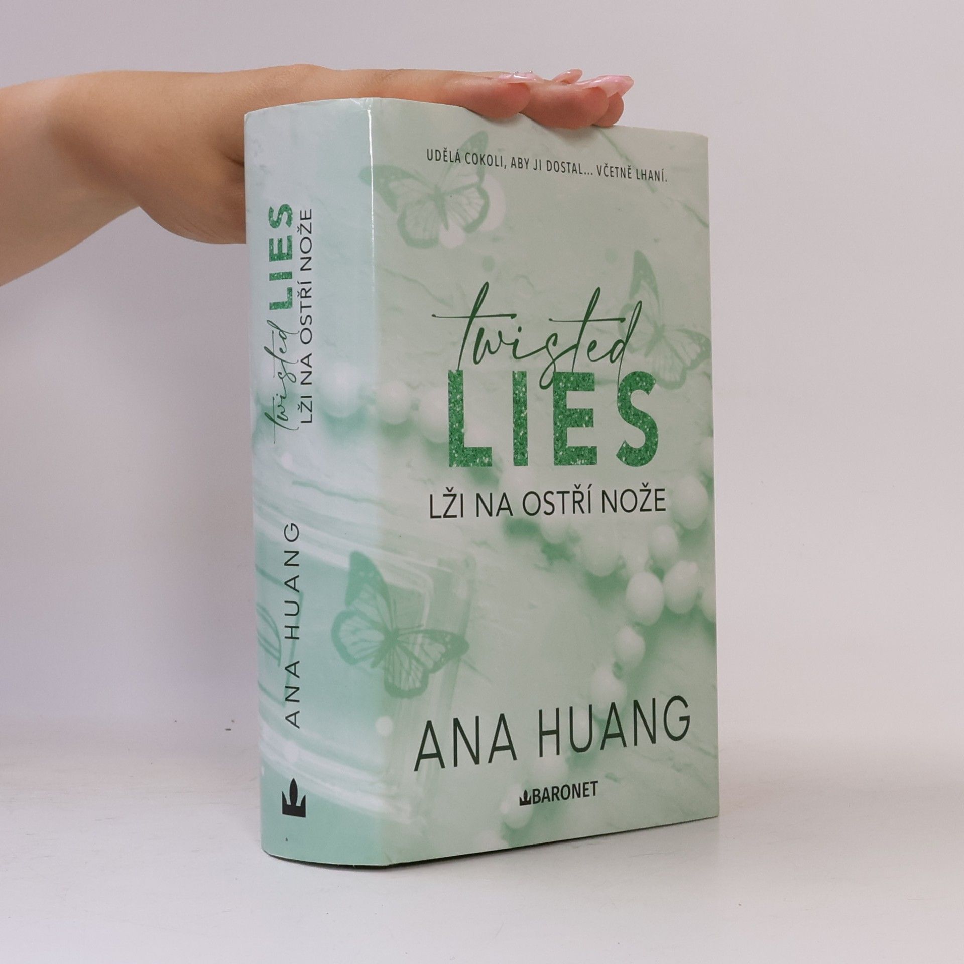 Ana Huang Twisted Lies. Lži na ostří nože