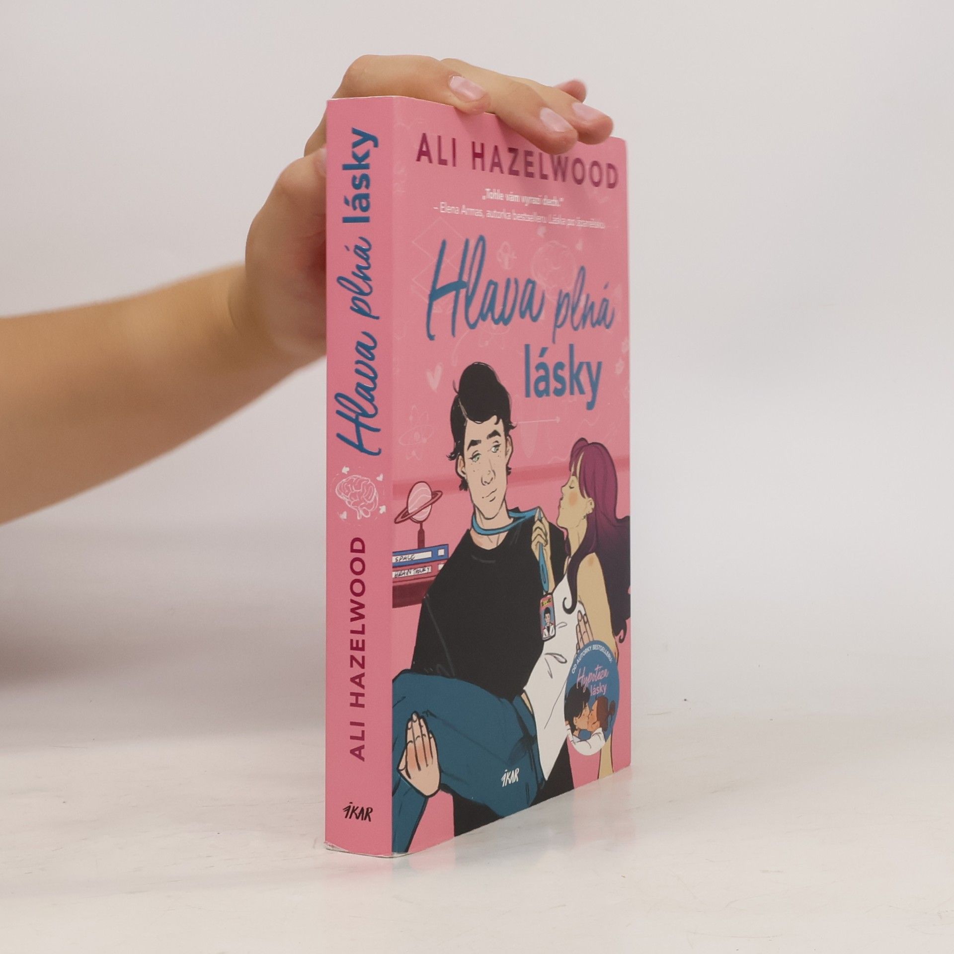 Ali Hazelwood Hlava plná lásky