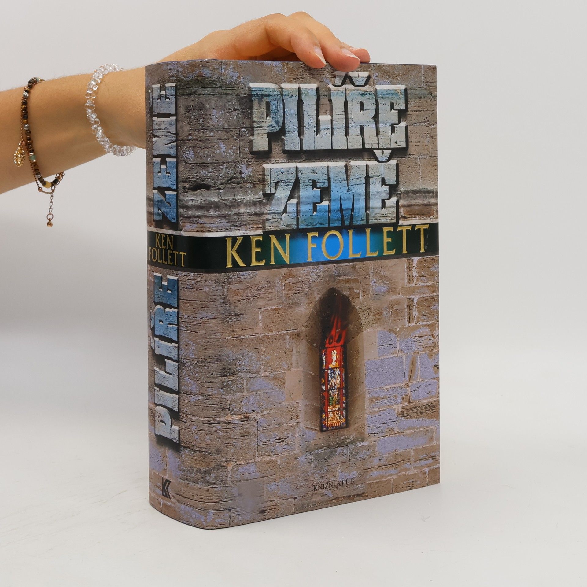 Ken Follett Pilíře země