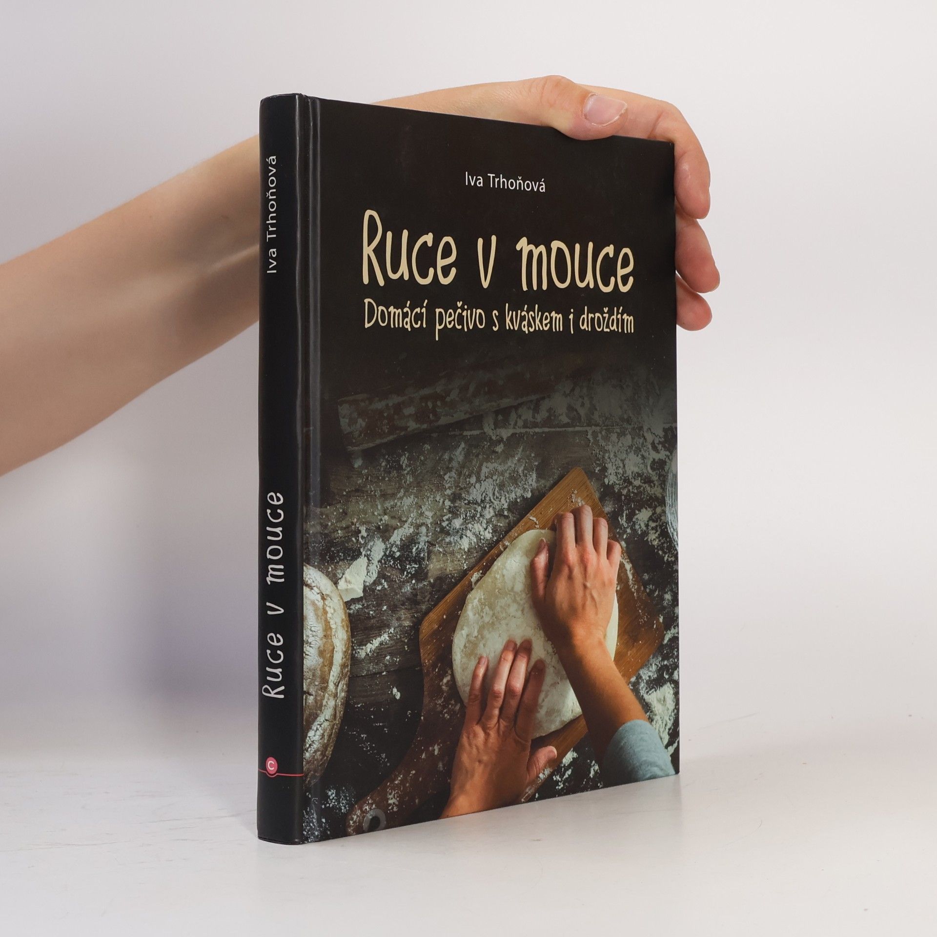 Iva Trhoňová Ruce v mouce