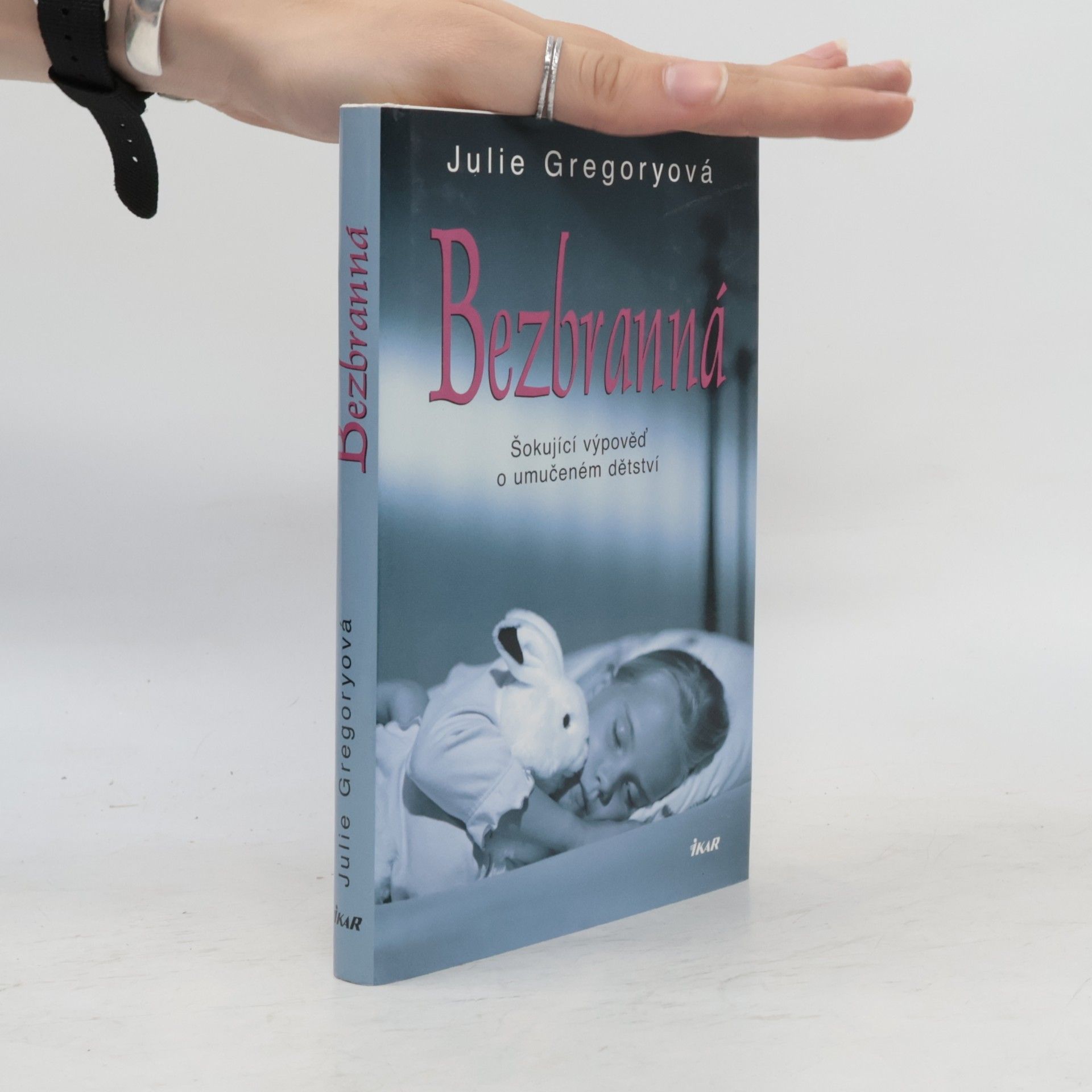 Julia Gregory Bezbranná. Šokující výpověď o umučeném dětství