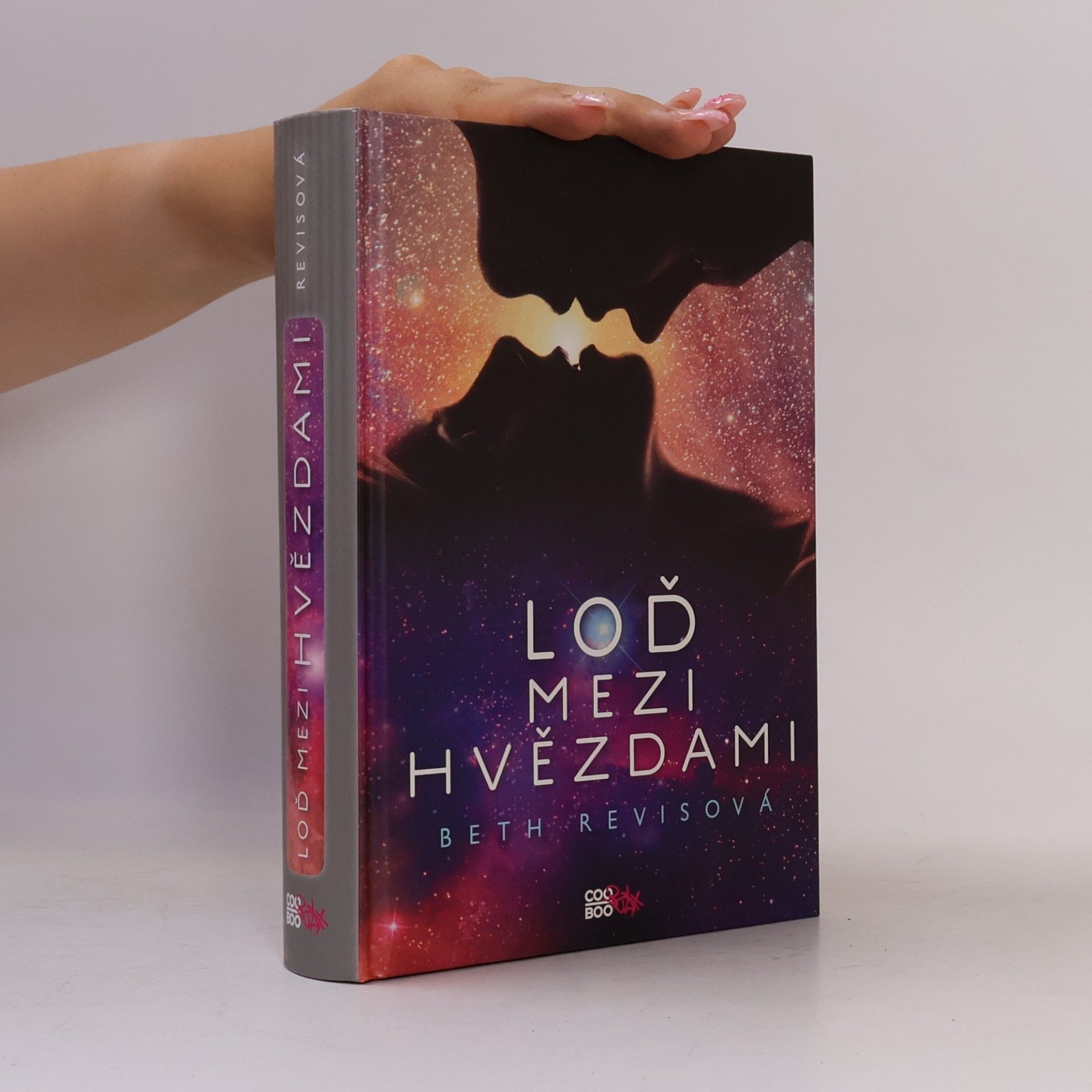 Beth Revis Loď mezi hvězdami