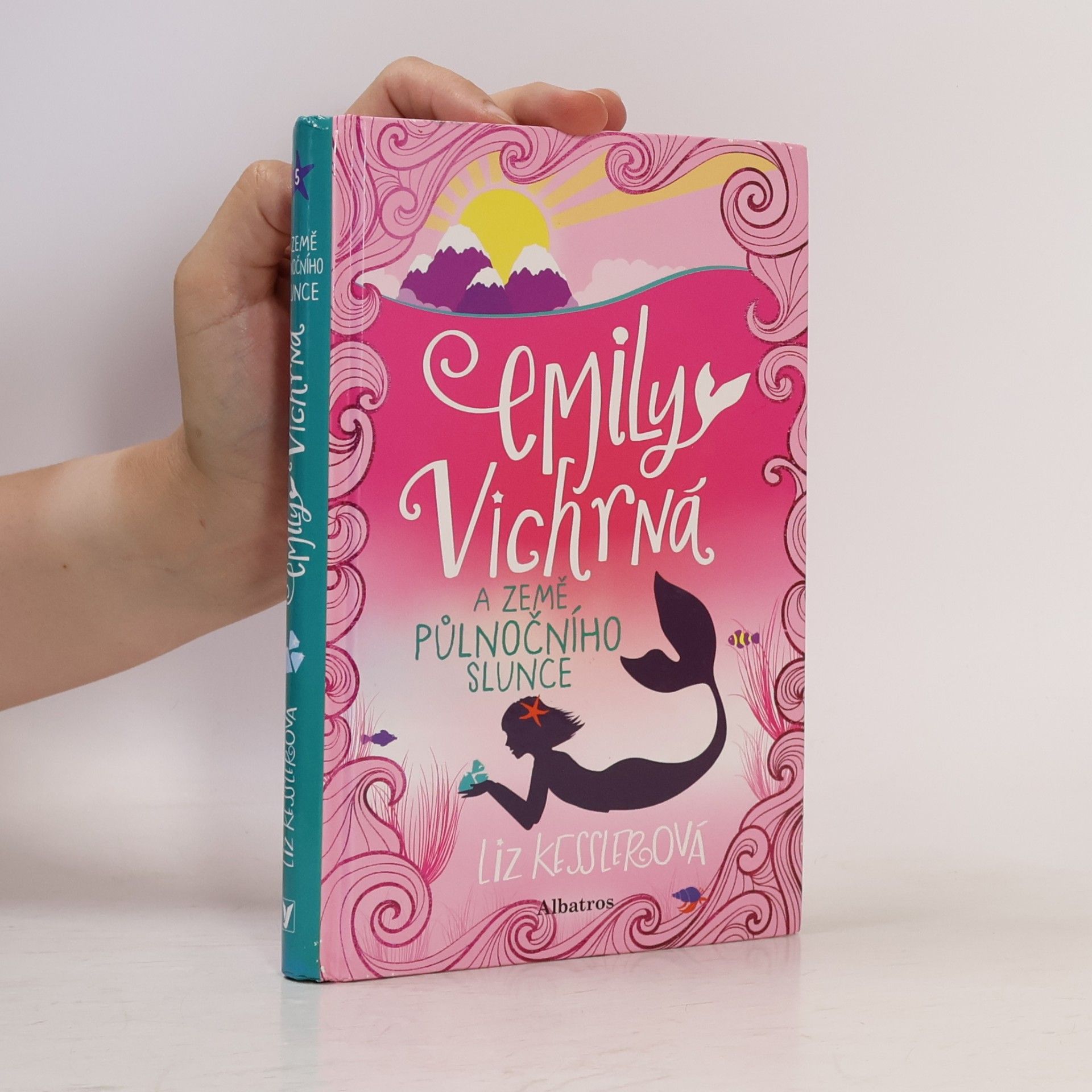 Liz Kessler Emily Vichrná a země půlnočního slunce