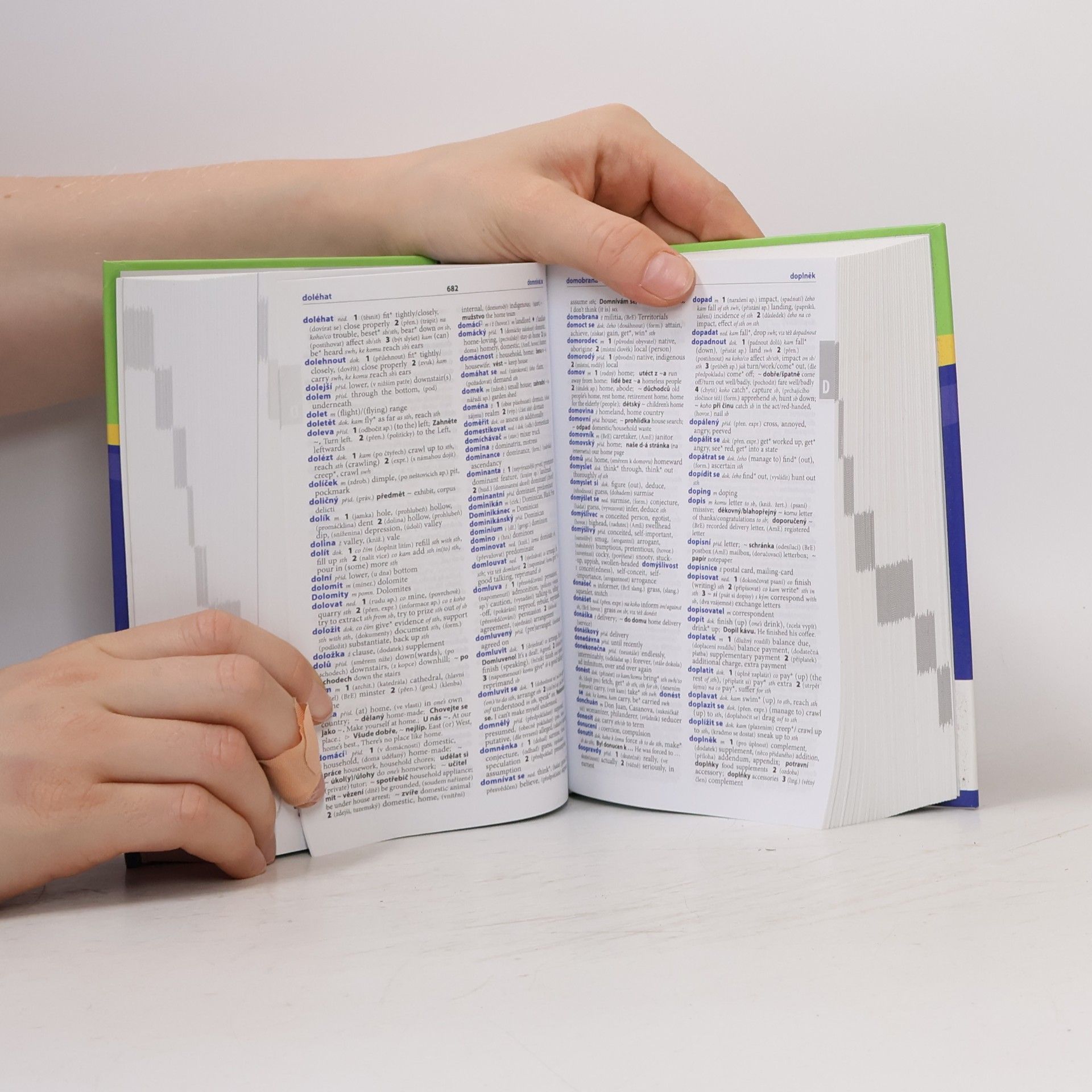 Autorenkollektiv Anglicko-český, česko-anglický praktický slovník