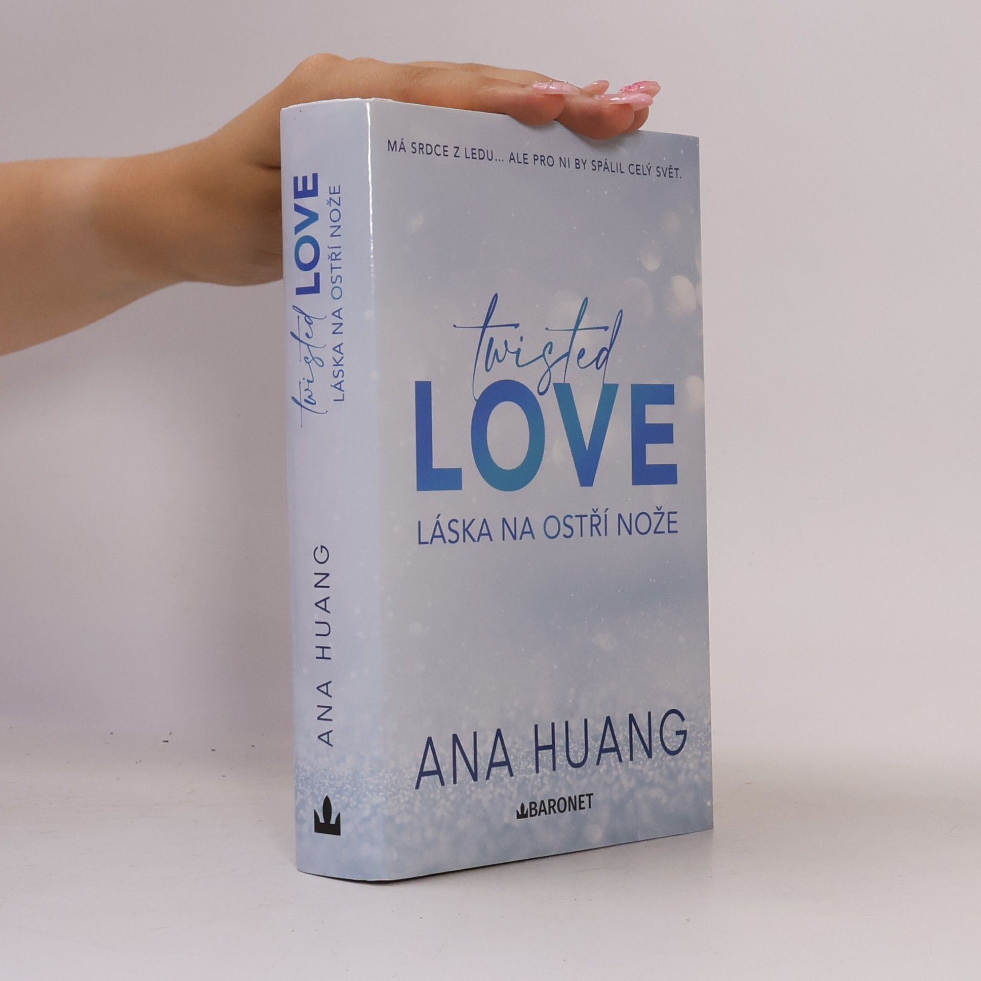 Ana Huang Twisted love. Láska na ostří nože