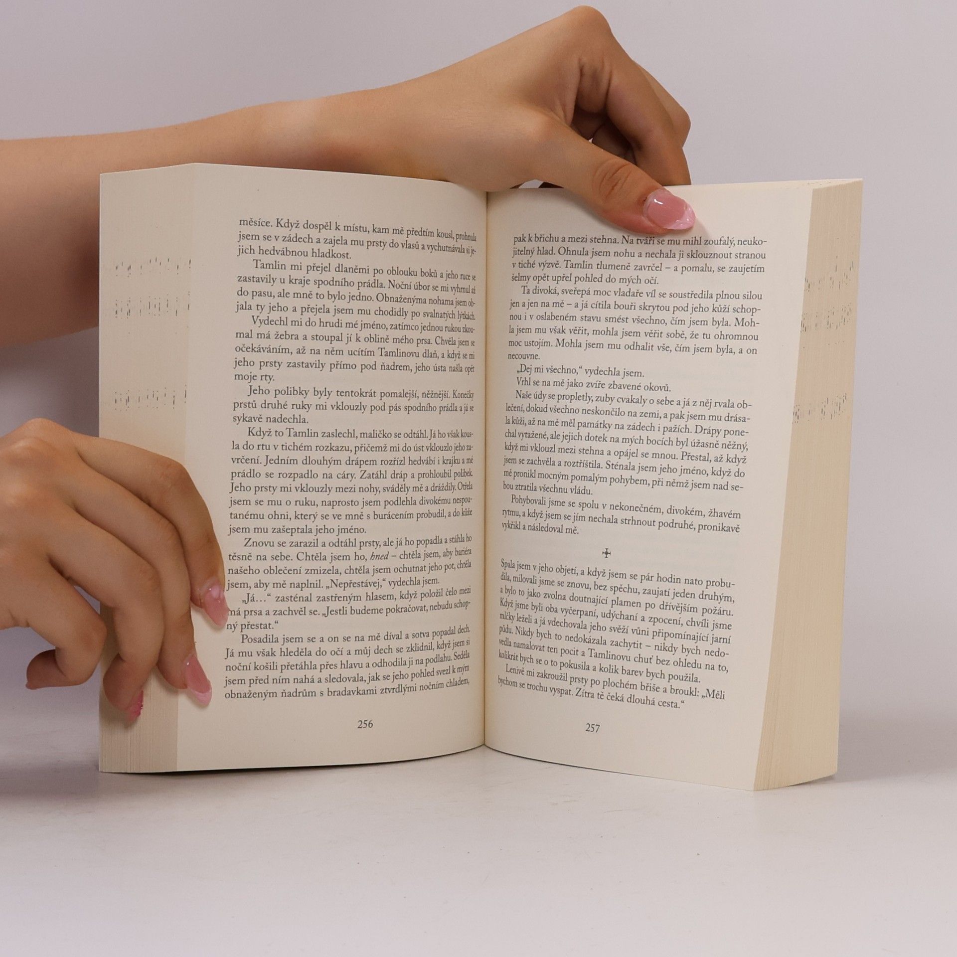 Sarah J. Maas Dvůr trnů a růží