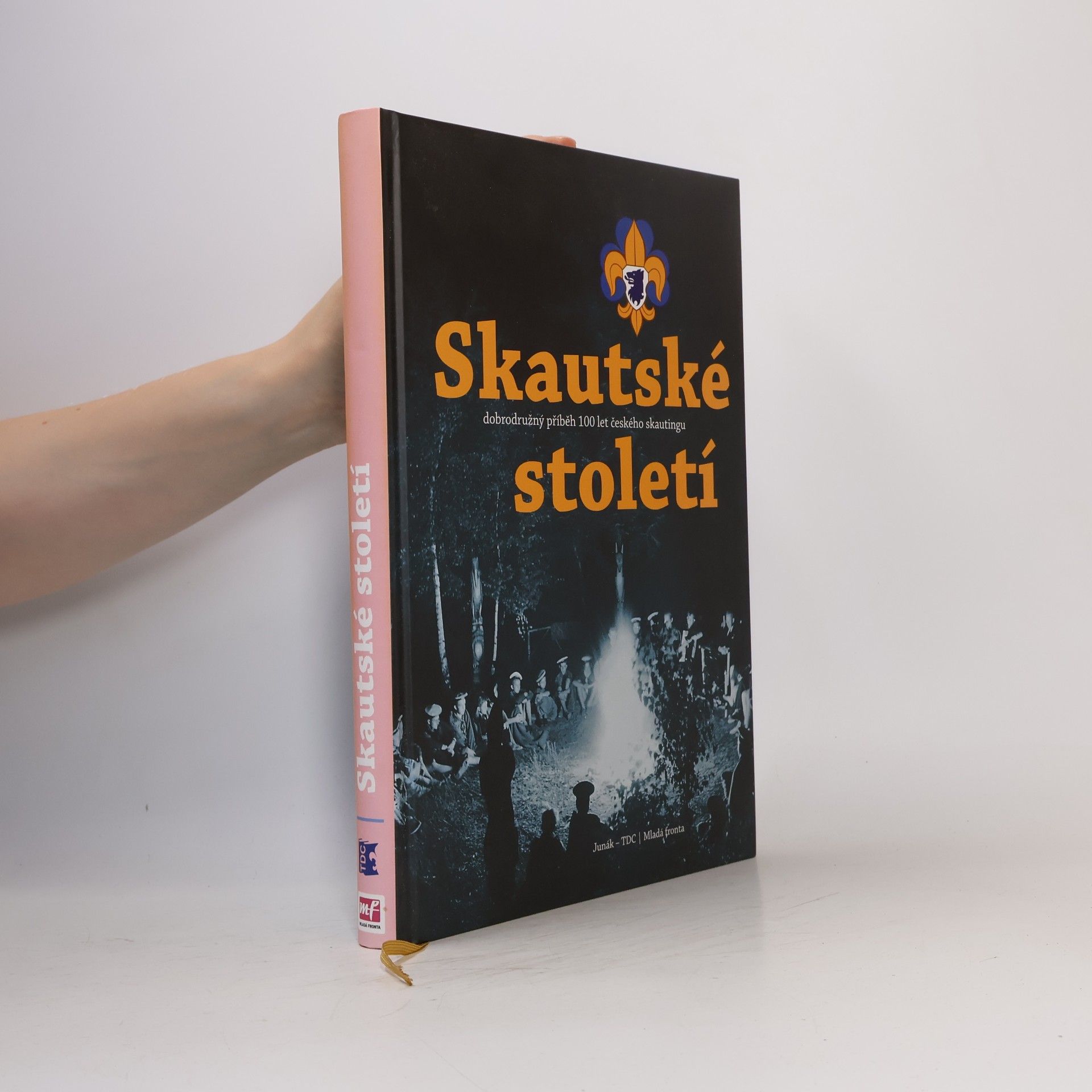 Roman Šantora Skautské století. Dobrodružný příběh 100 let českého skautingu