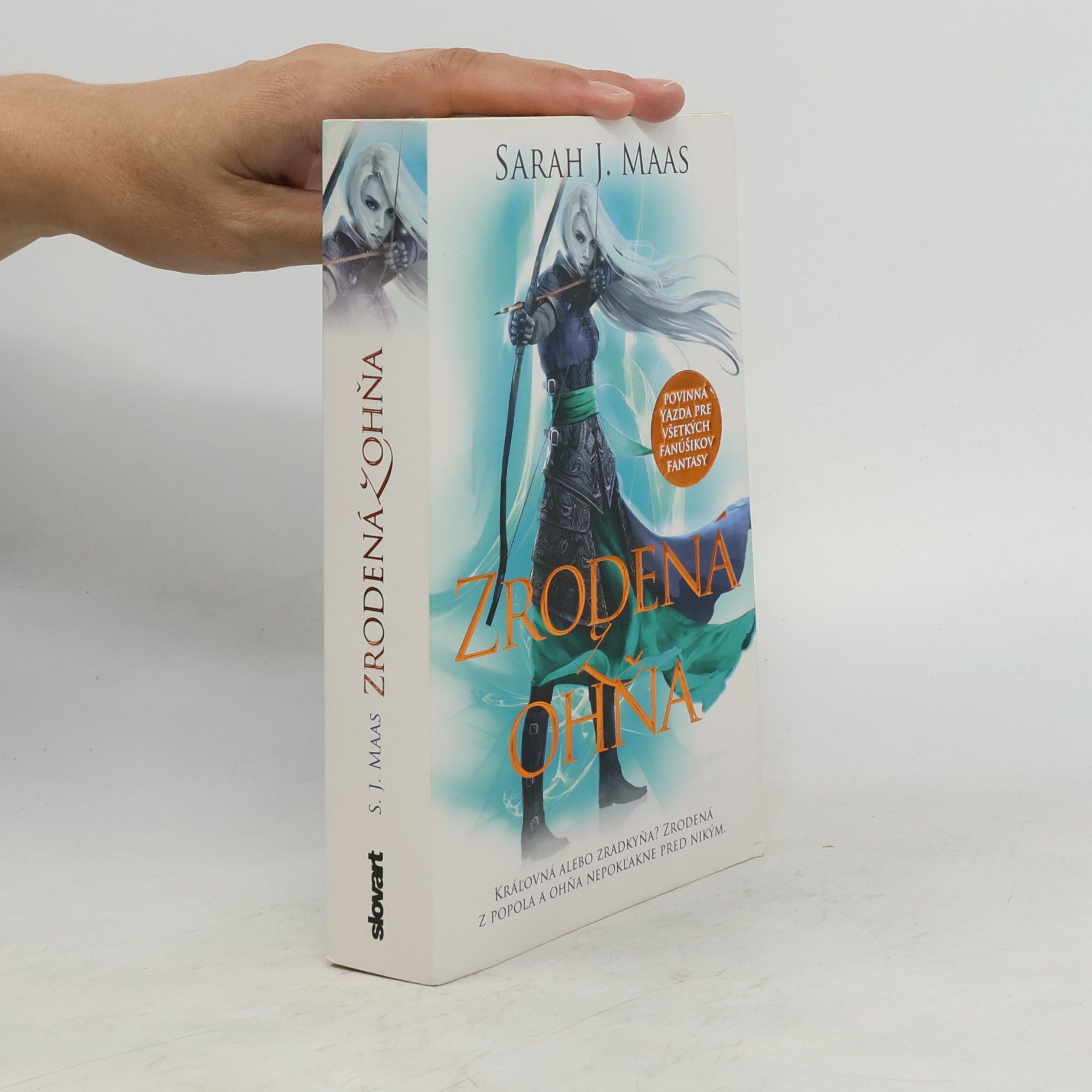 Sarah J. Maas Zrodená z ohňa