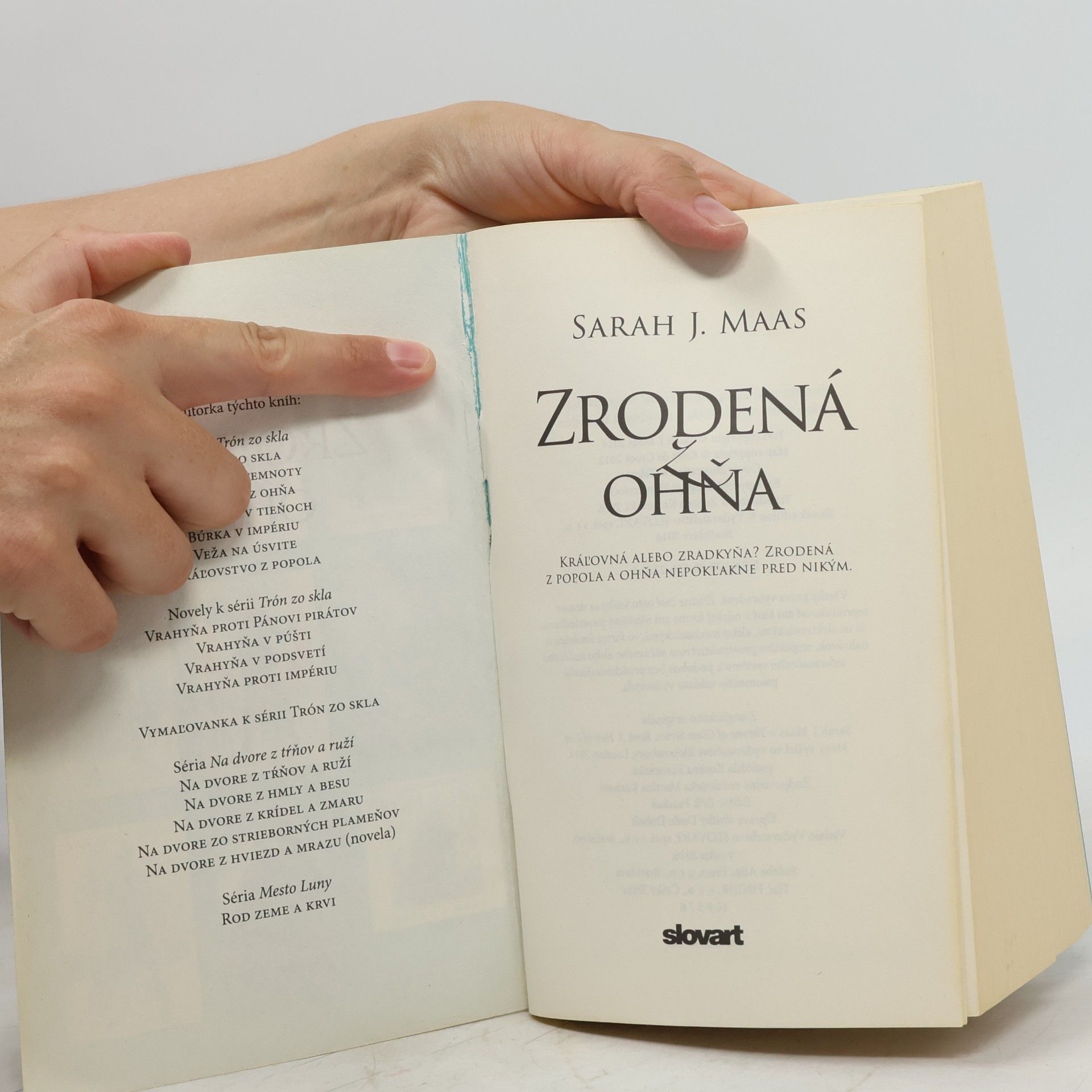 Sarah J. Maas Zrodená z ohňa