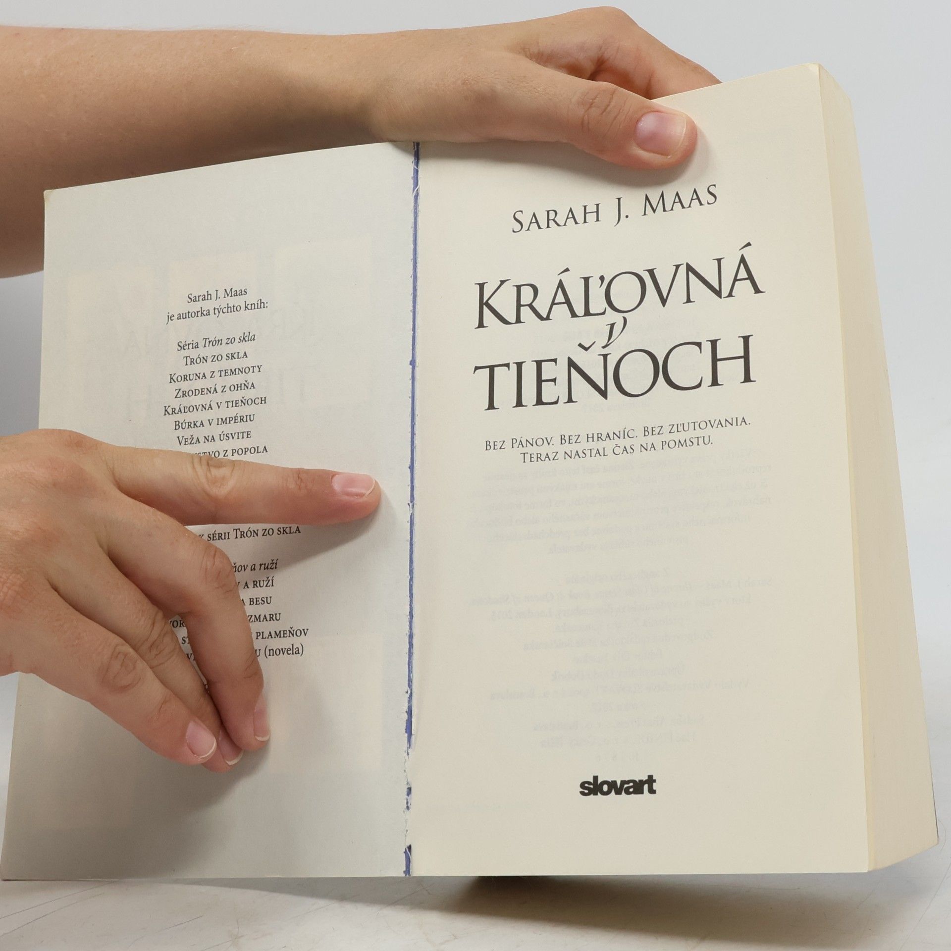 Sarah J. Maas Kráľovná v tieňoch