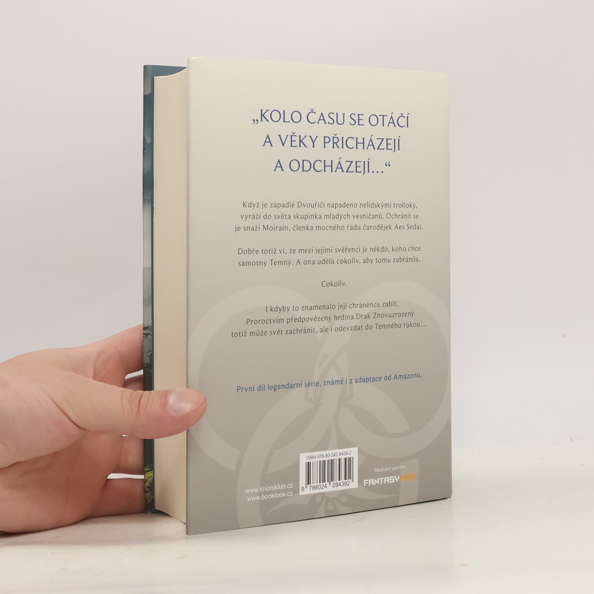 Robert Jordan Kolo času 1. Oko světa
