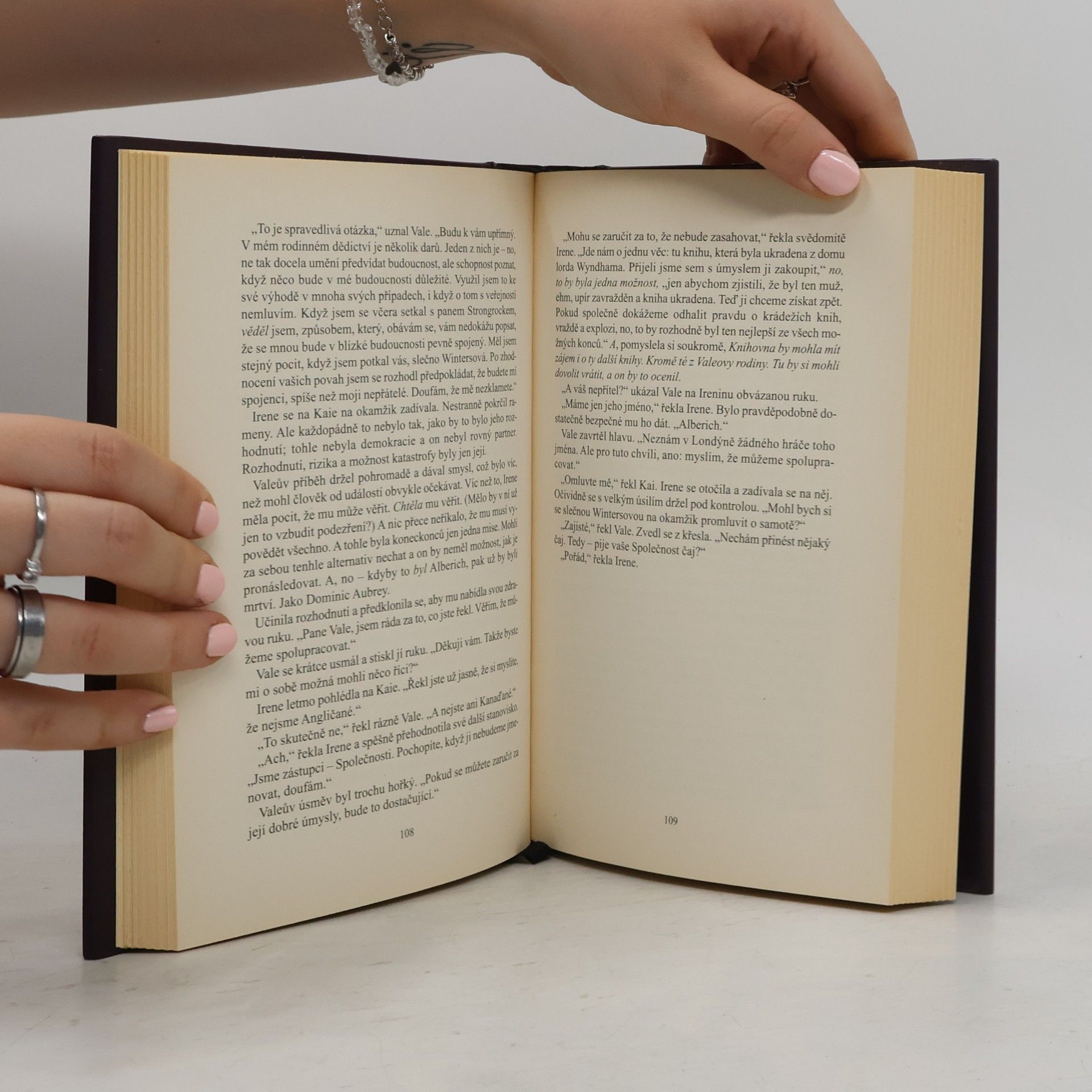 Genevieve Cogman Neviditelná knihovna