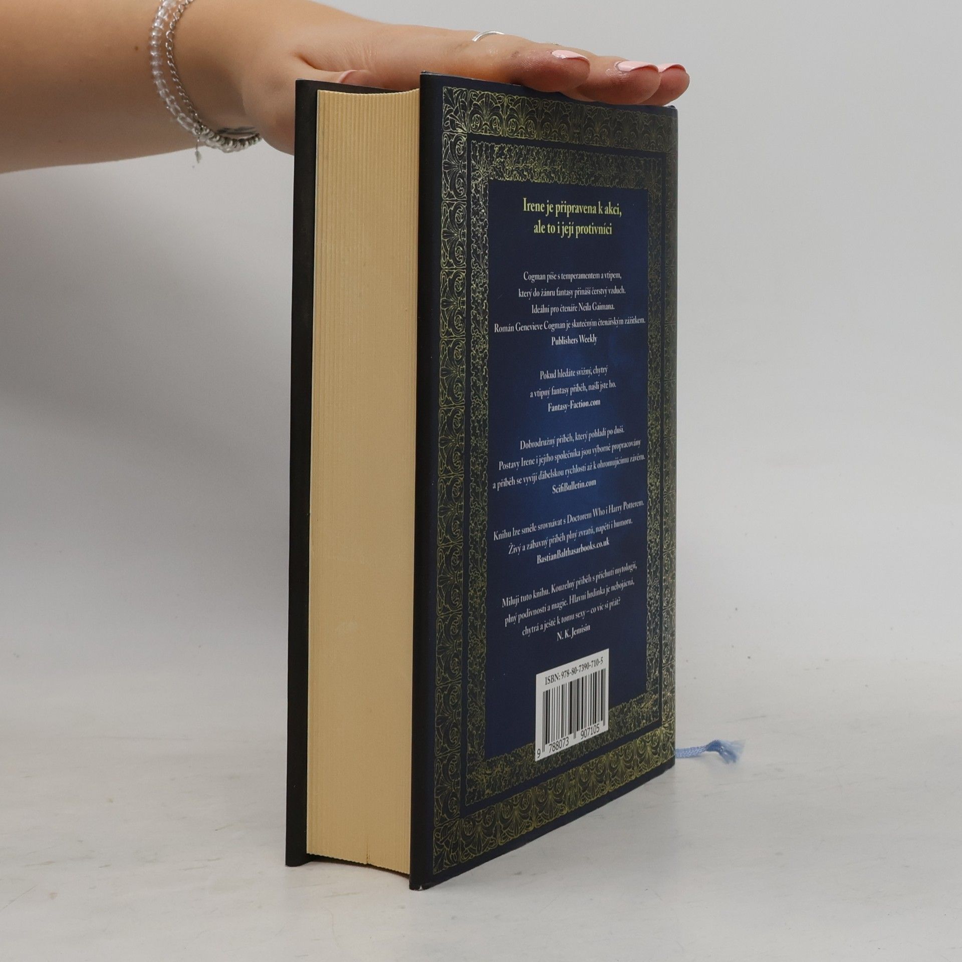 Genevieve Cogman Neviditelná knihovna. Kniha druhá, Maskované město