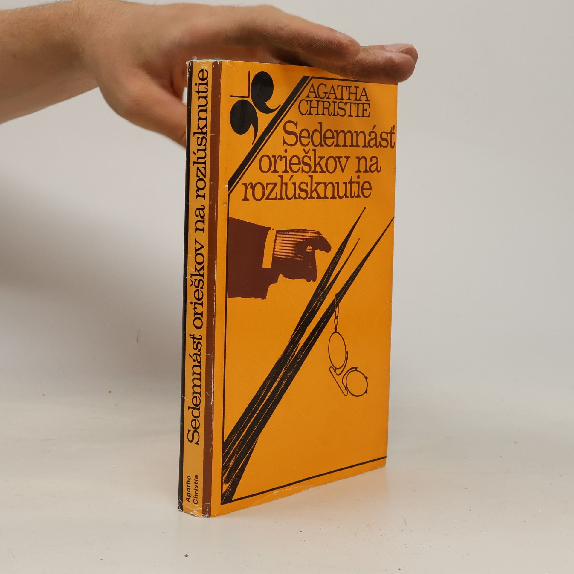 Agatha Christie Sedemnásť orieškov na rozlúsknutie